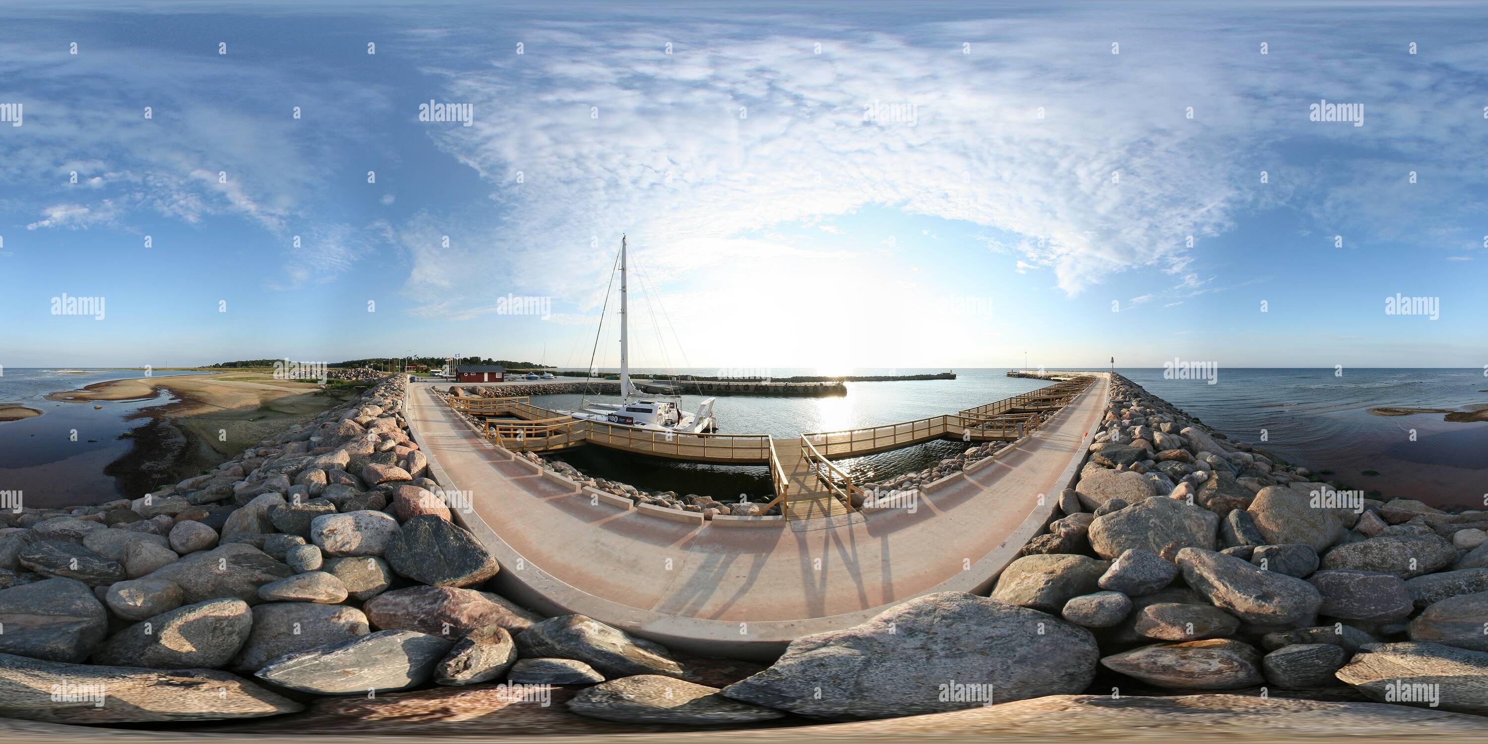 360 Grad Panorama Ansicht von Bei der Ankunft im Hafen Ringsu Ruhnu Island, Estland