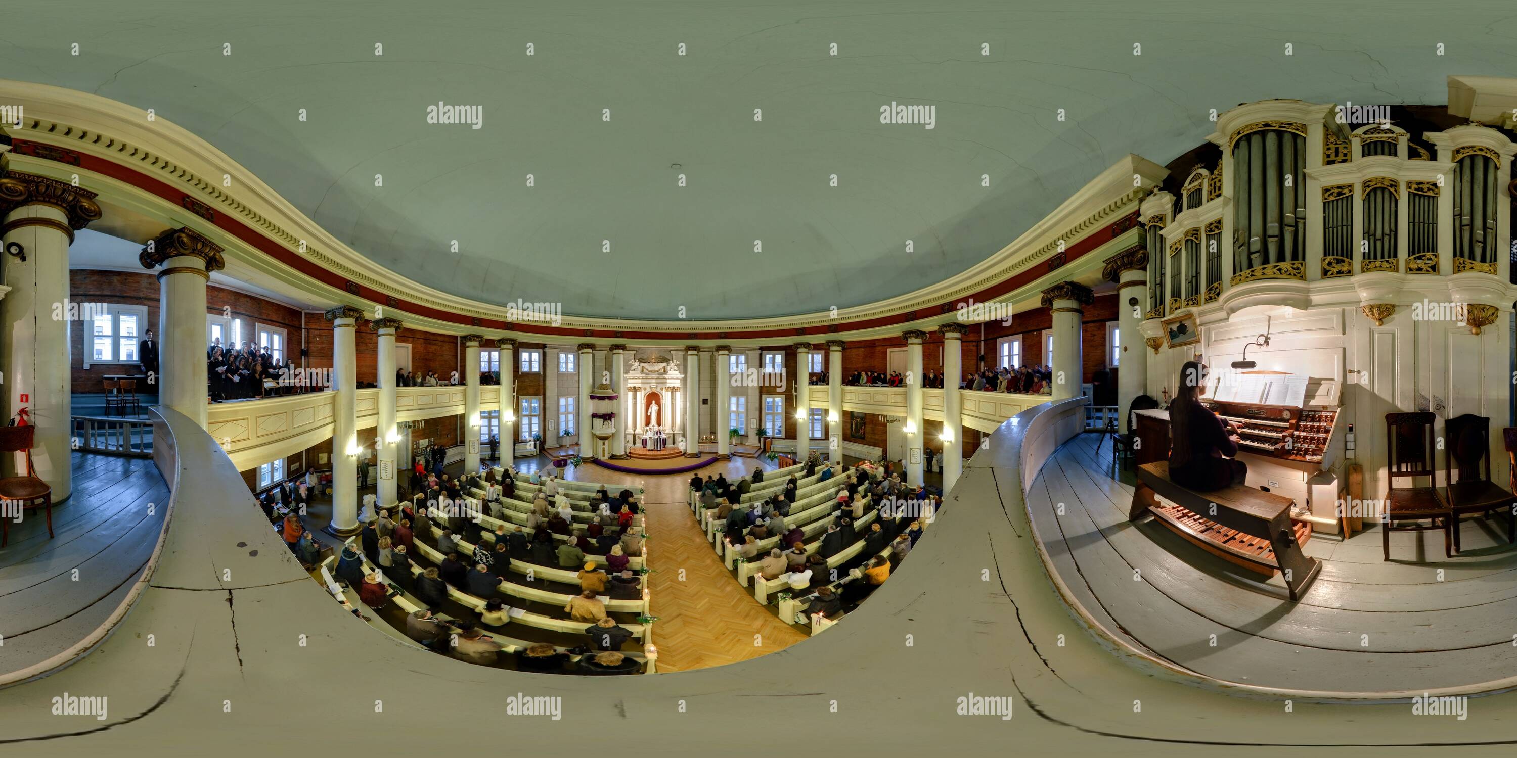 360 Grad Panorama Ansicht von Während der Service an der Lutherischen Kirche Jesu Riga, Lettland