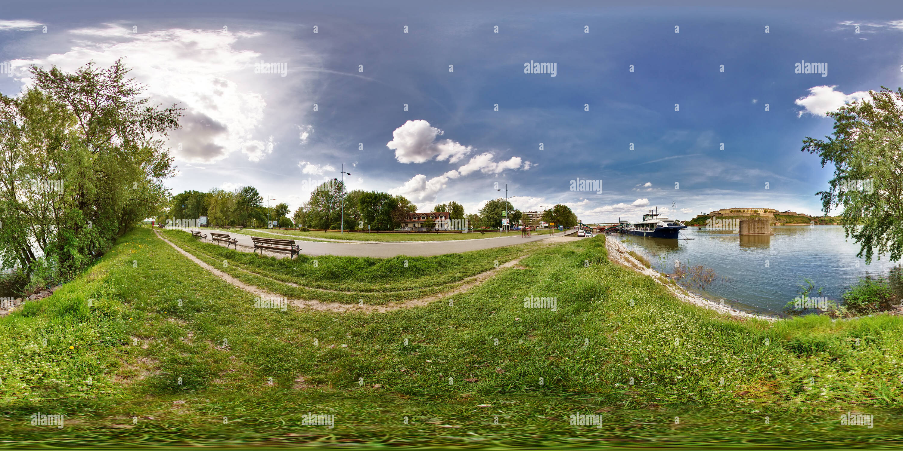 360 Grad Panorama Ansicht von Donau Pier in Novi Sad