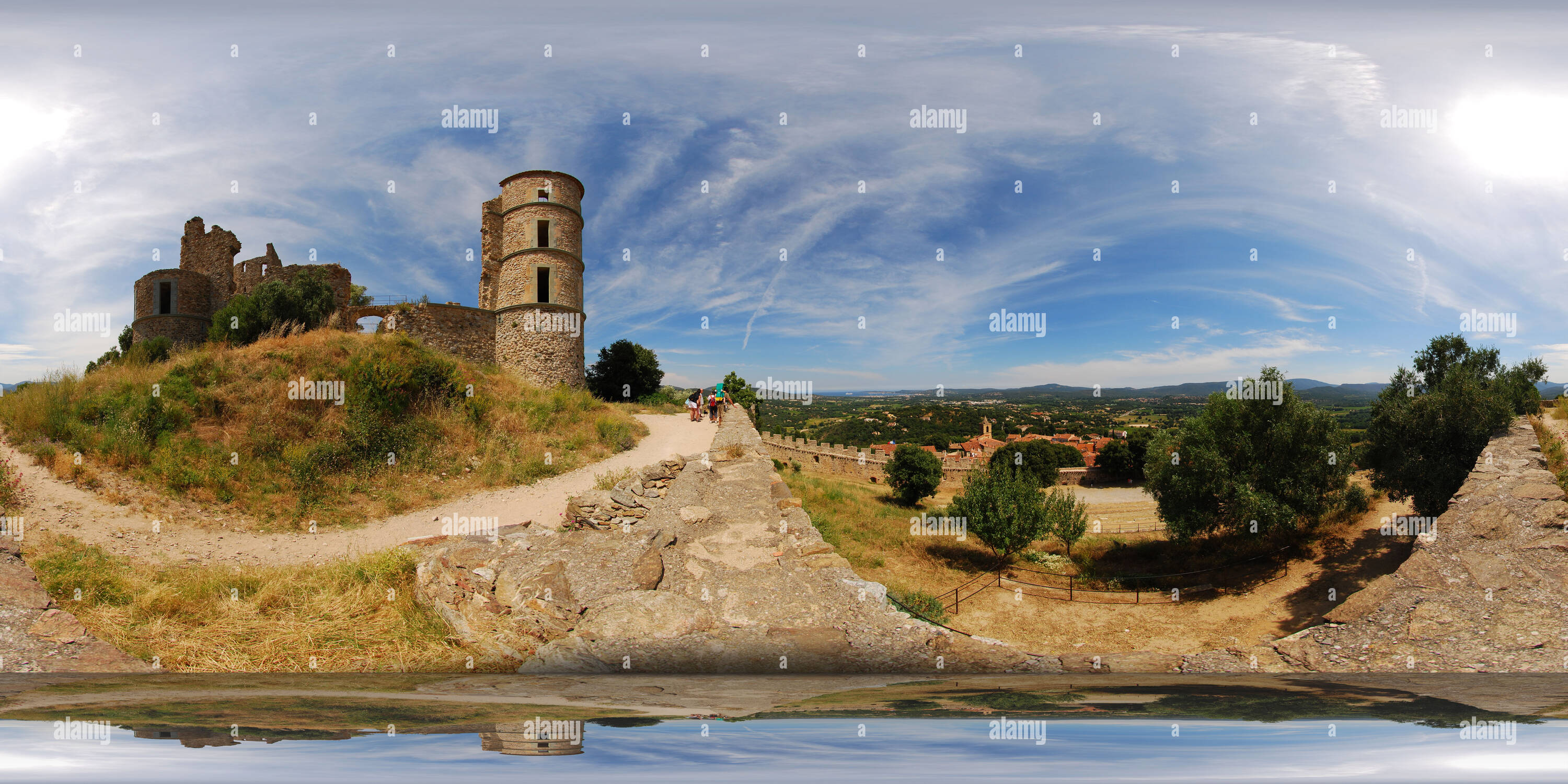 360 Grad Panorama Ansicht von Le Château de Grimaud, vue sur la Baie de Saint-Tropez