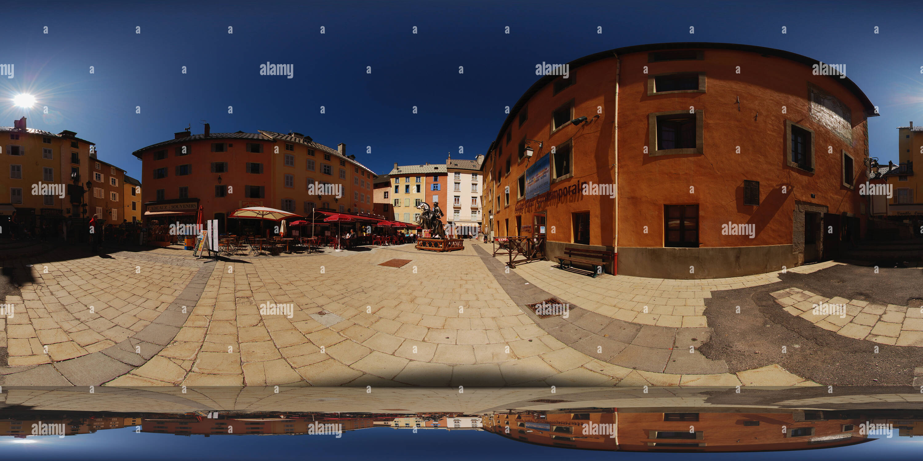 360 Grad Panorama Ansicht von La Place d'Armes à Briançon