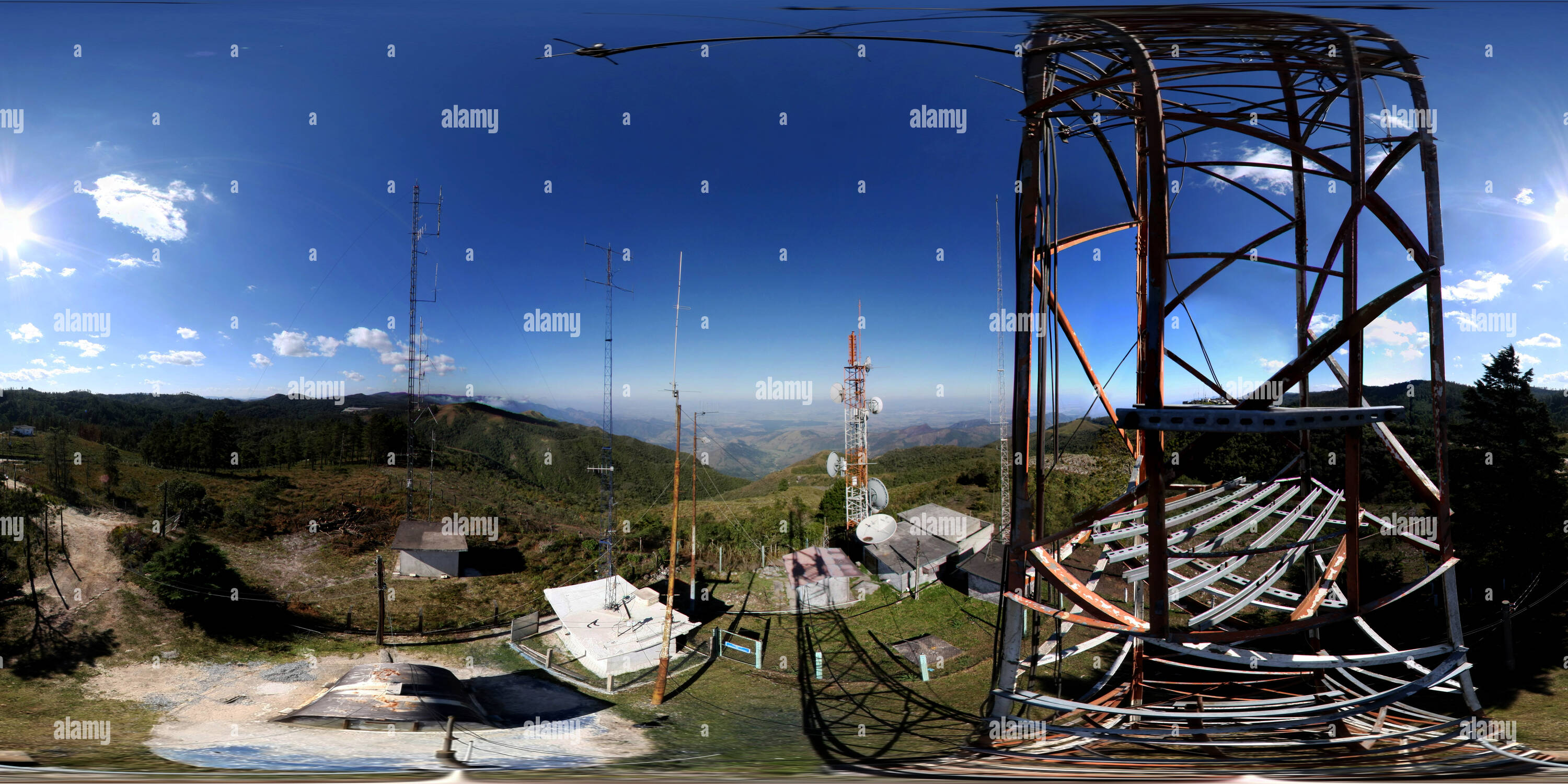 360 Grad Panorama Ansicht von Estação de rádio PY2 KES-CRASEMA - Clube de Radioamadores da Serra da Mantiqueira tun