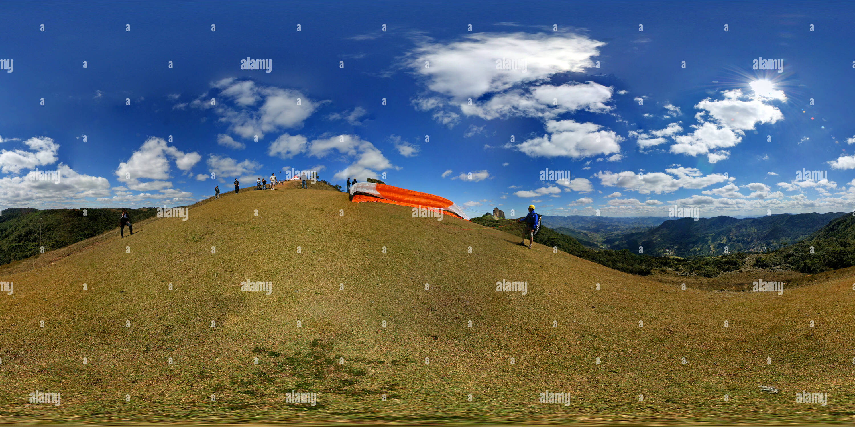 360 Grad Panorama Ansicht von Decolagem de Parapente na Rampa da Pedra do Bau