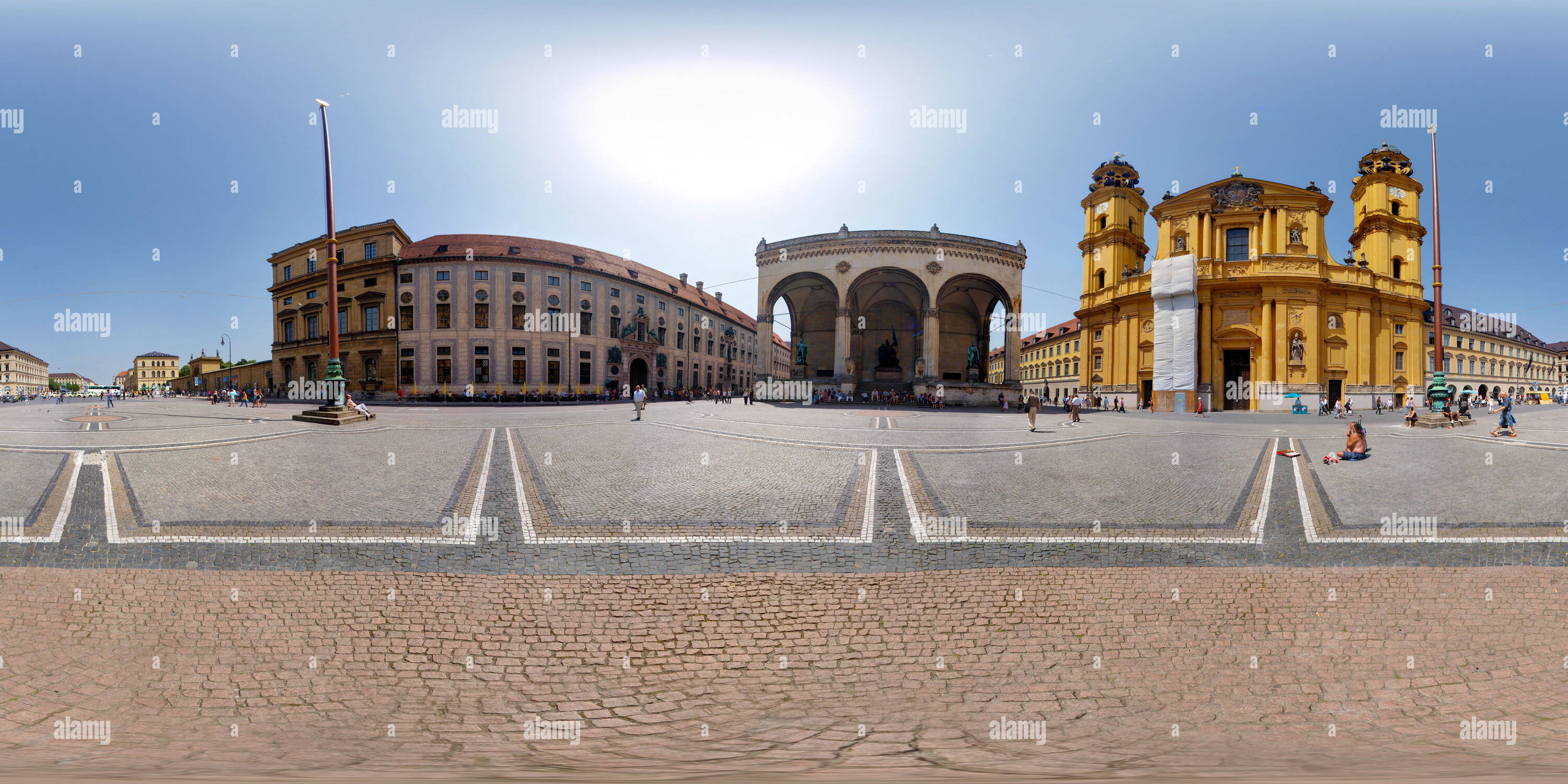 360 Grad Panorama Ansicht von Feldherrnhalle und St. Kajetan Kirche in München