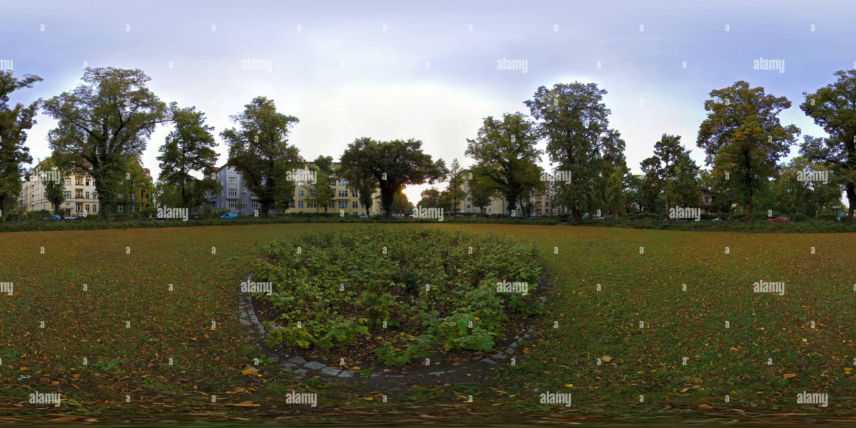 360 Grad Panorama Ansicht von Friedensplatz in Berlin-Tempelhof