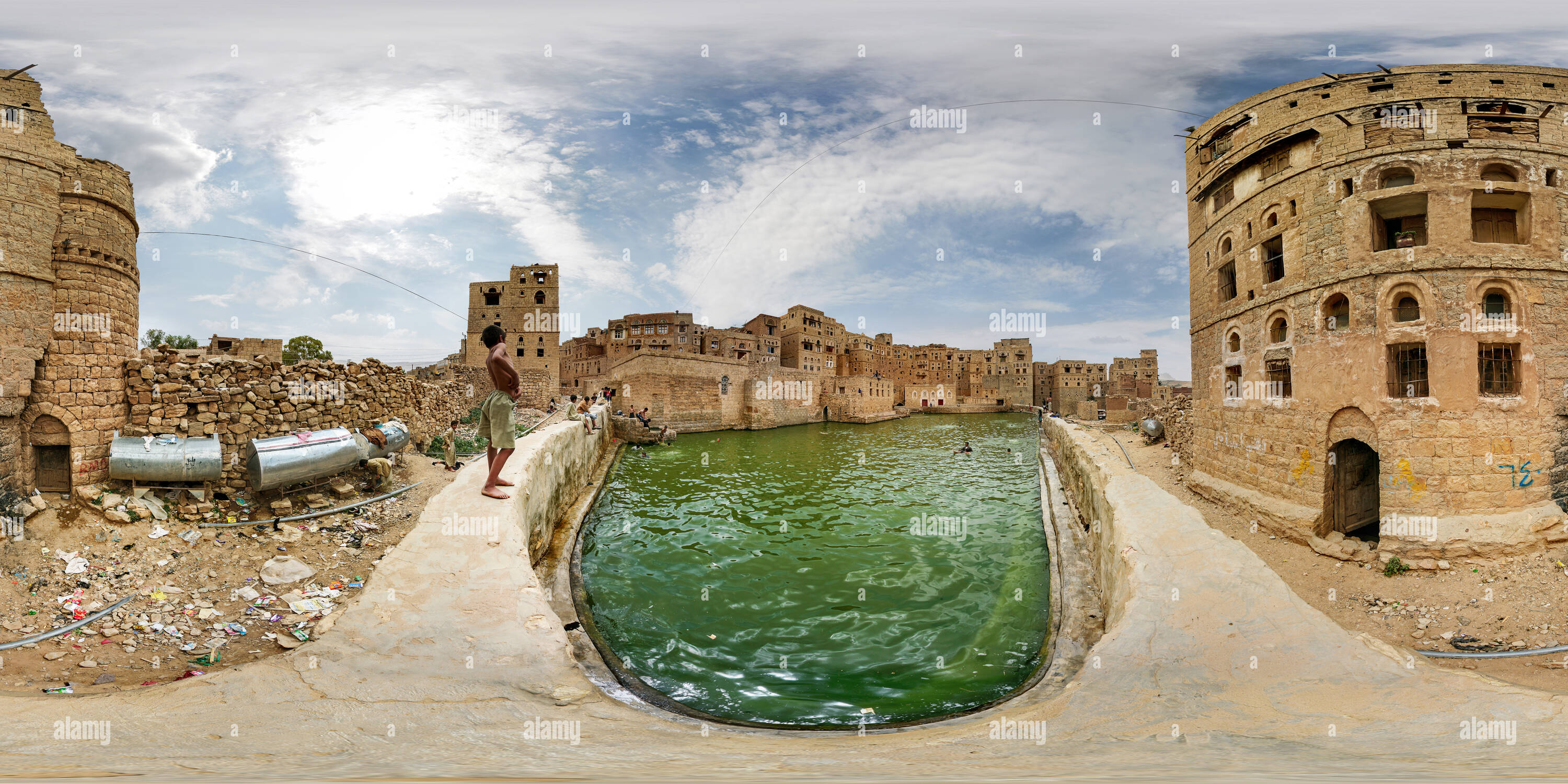 360 Grad Panorama Ansicht von Schwimmbad im alten Zisterne - Ḩabābah