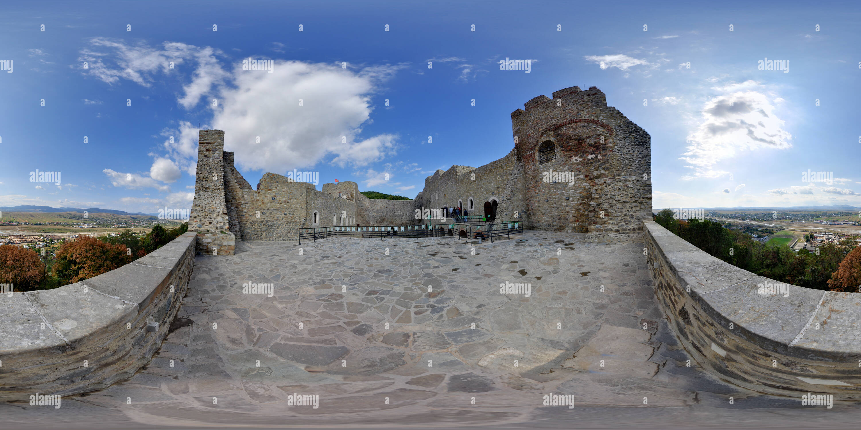 360 Grad Panorama Ansicht von Die Neamt Festung - Der Innenhof