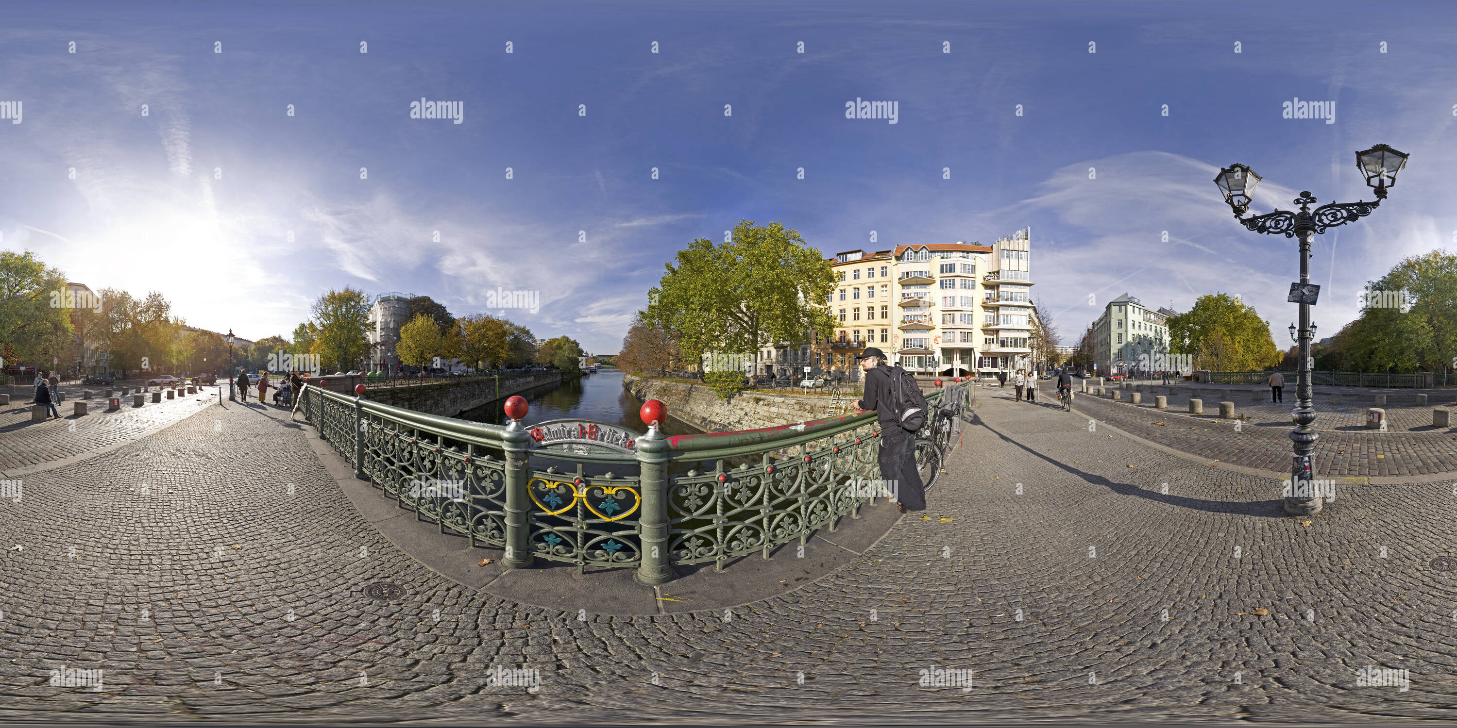 360 Grad Panorama Ansicht von Berlin Admiralbruecke