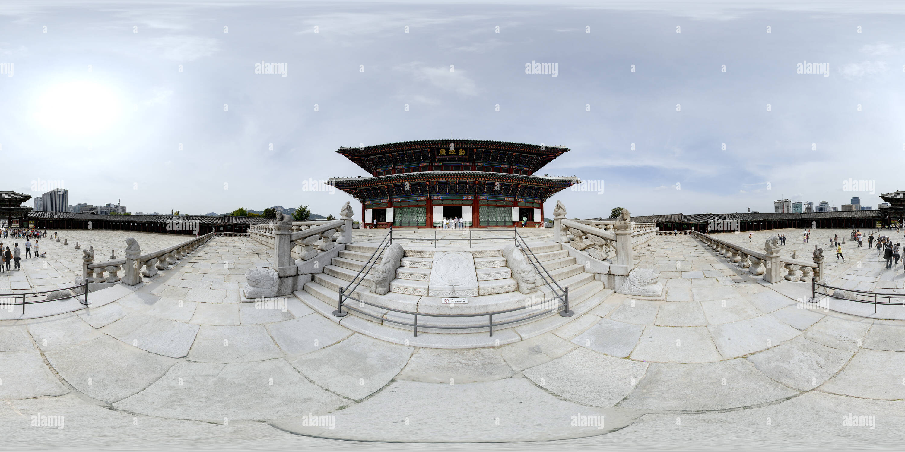 360 Grad Panorama Ansicht von Geunjeongjeon, Vorderansicht, von der zweiten Terrasse aus Stein