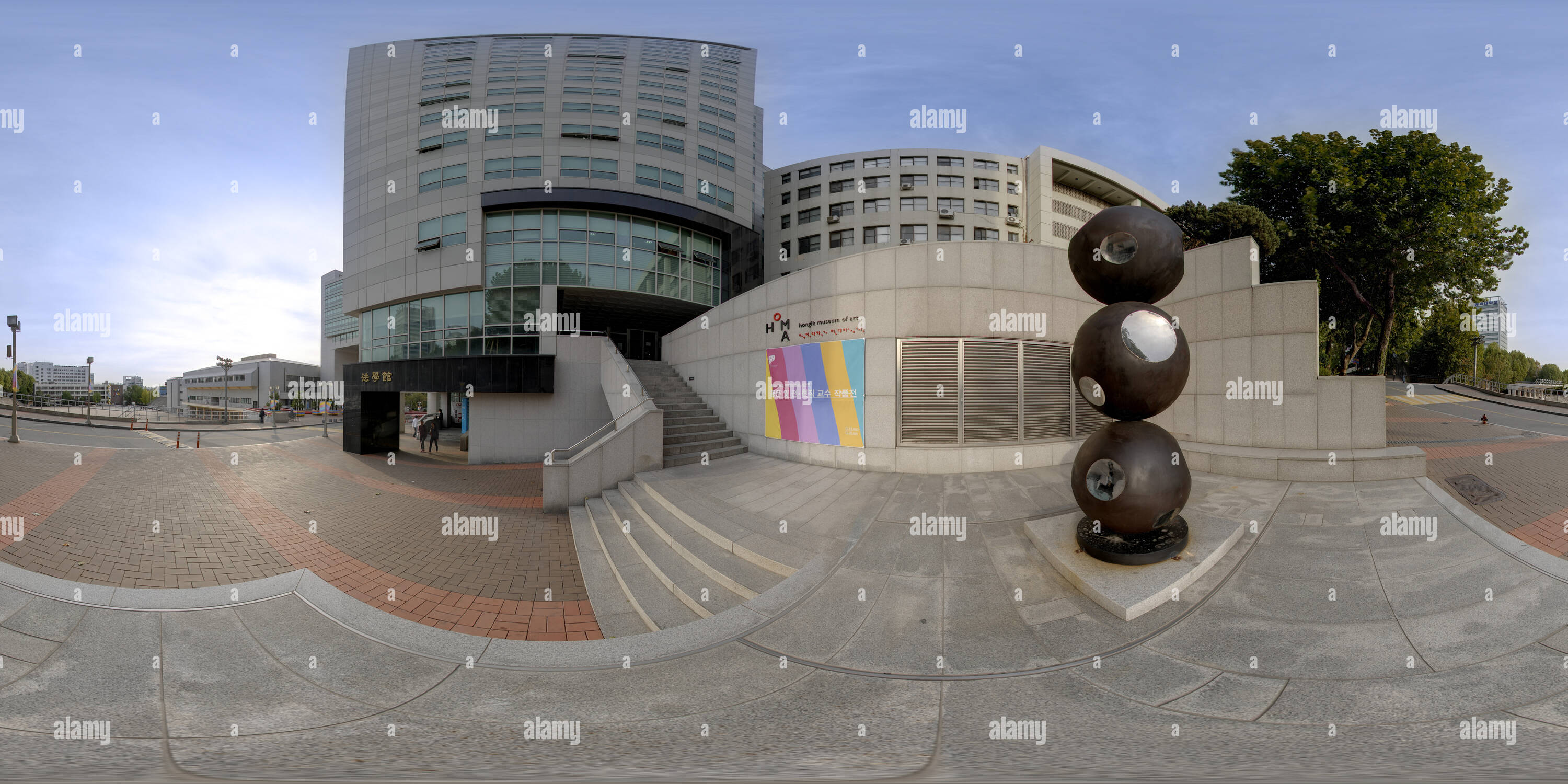 360 Grad Panorama Ansicht von Skulptur vor der Niederlassung Hongik Museum der Kunst