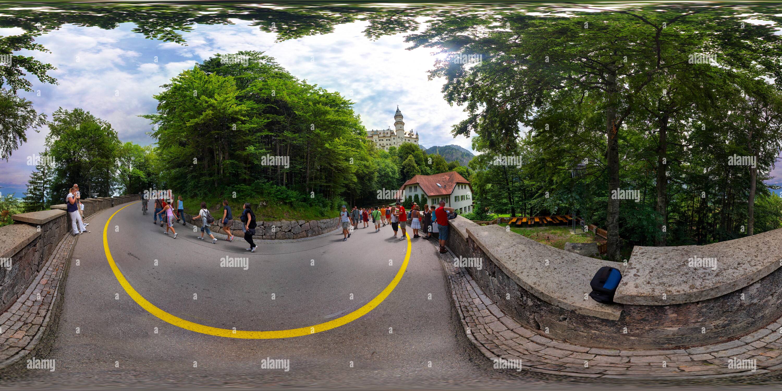 360 Grad Panorama Ansicht von Beim Aufstieg zum Schloss Neuschwanstein.