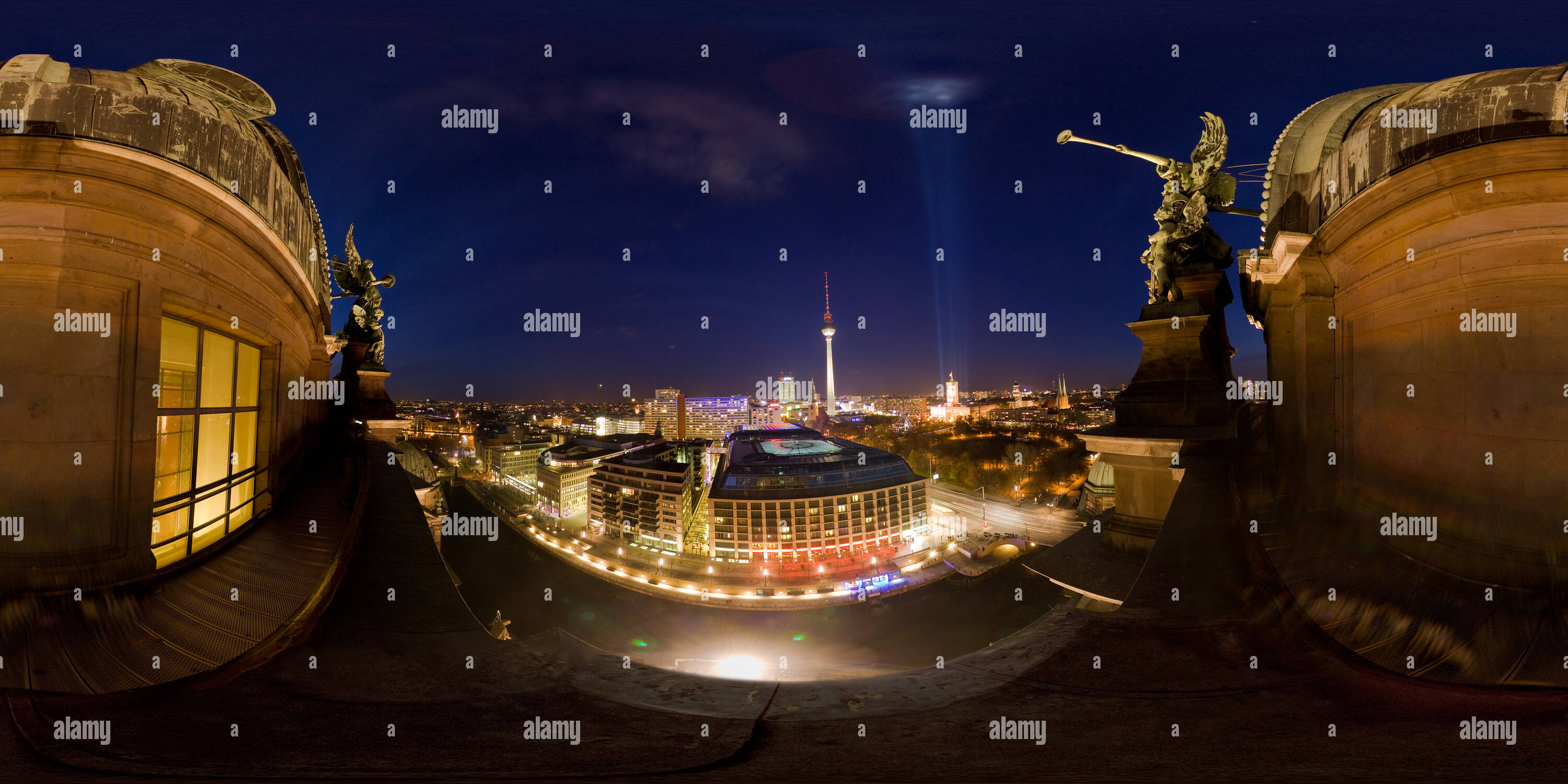 360 Grad Panorama Ansicht von Uppon der Berliner Dom bei Nacht