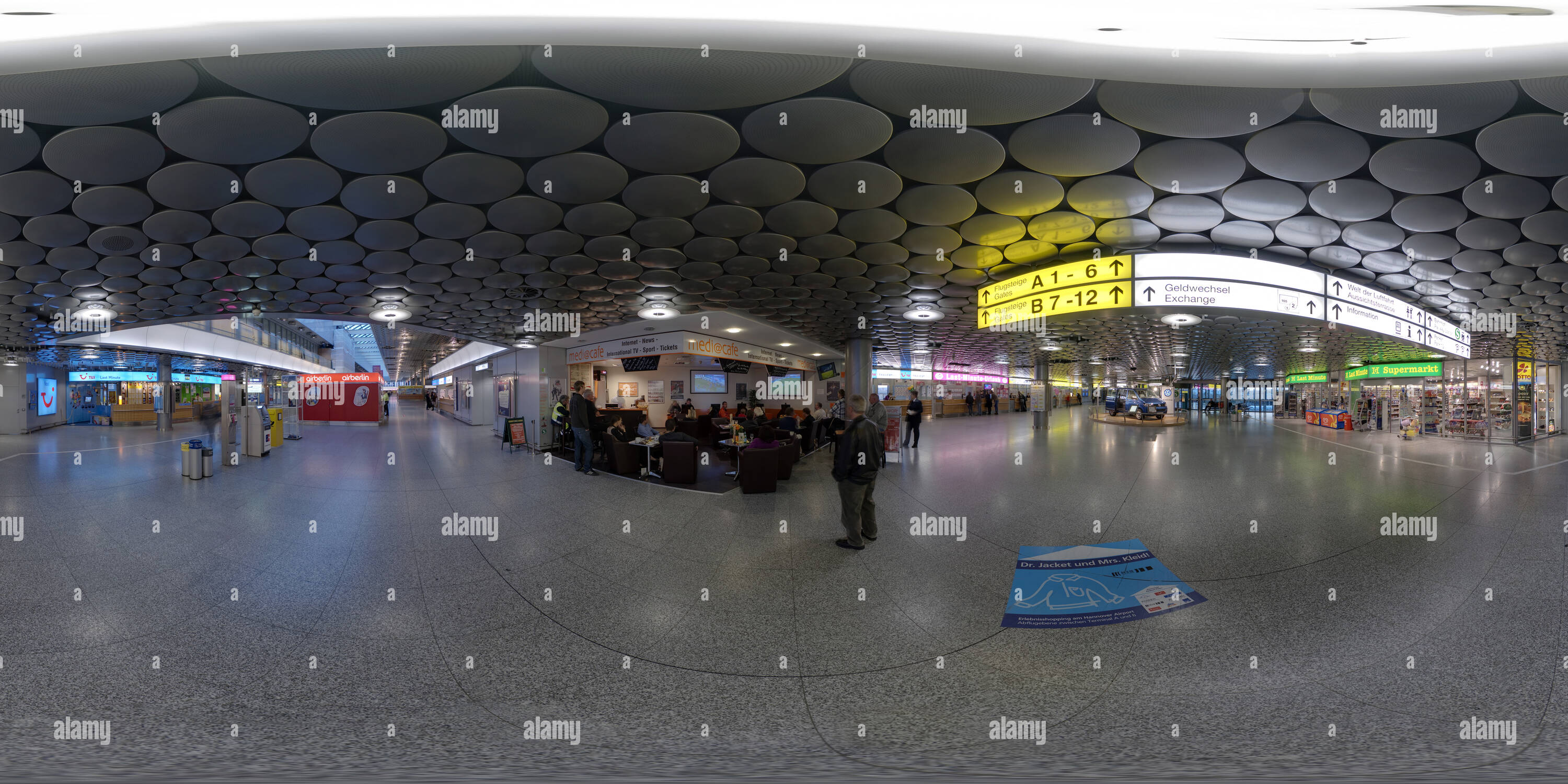 360 Grad Panorama Ansicht von Der Hannover Airport. Die Anschlußklemme C Internet Cafe.