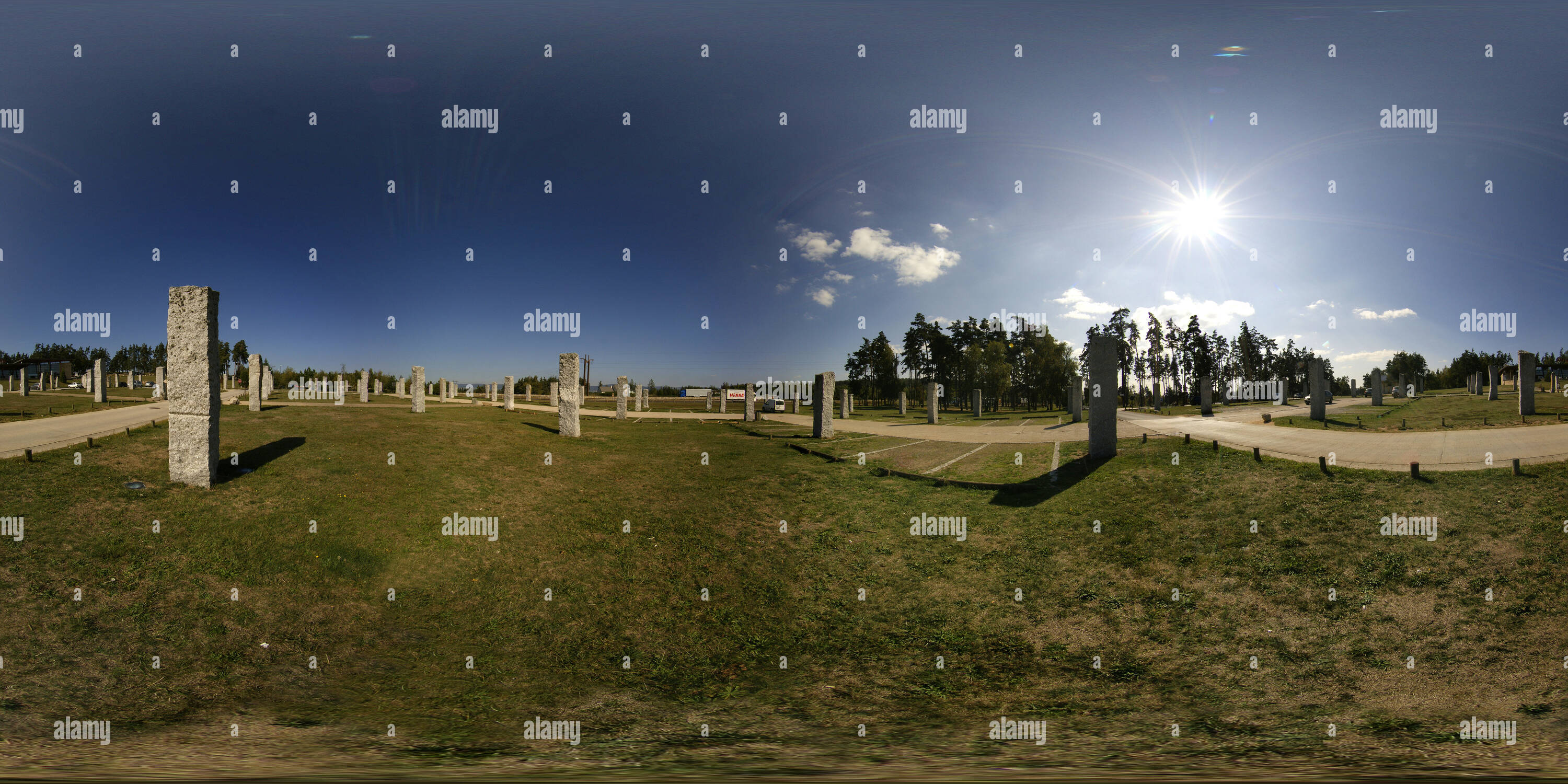 360 Grad Panorama Ansicht von Granit stelen-Loz Aire-Rastplatz auf der A 75