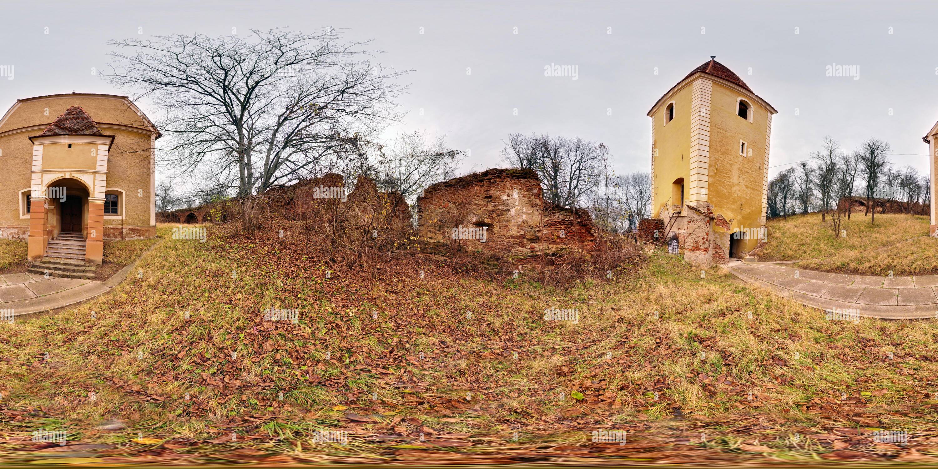 360 Grad Panorama Ansicht von Die alten schiefen Turm in Rusi