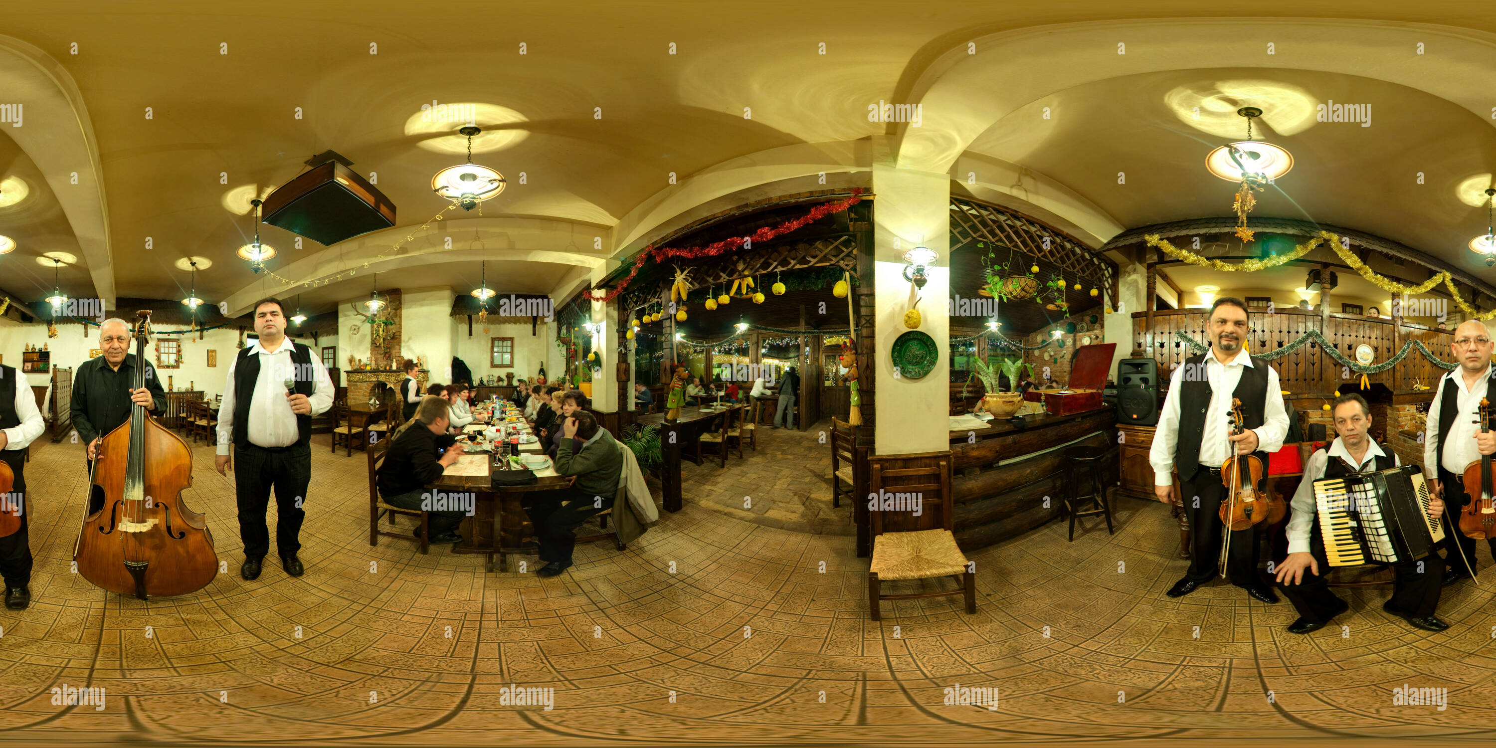 360 Grad Panorama Ansicht von Laci Csarda, ein traditionelles ungarisches Restaurant in Targu Mures