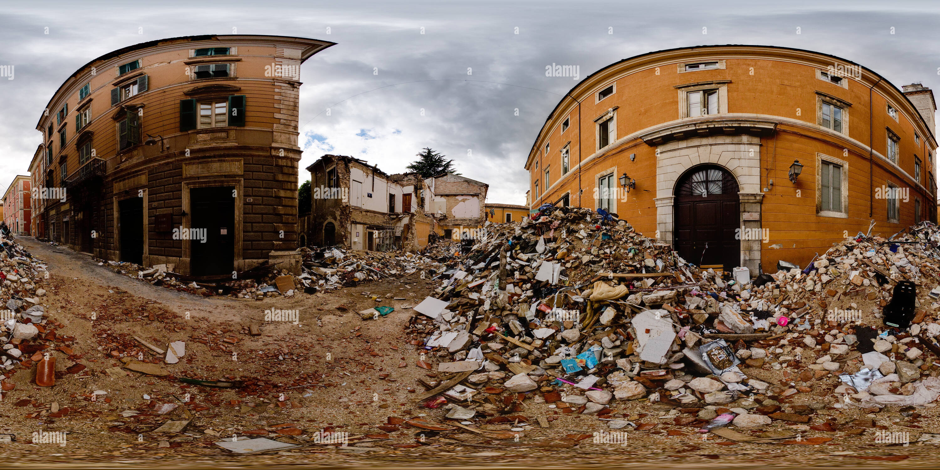 360 Grad Panorama Ansicht von L'Aquila: Via delle Aquile nach dem 6. April 2009 Erdbeben