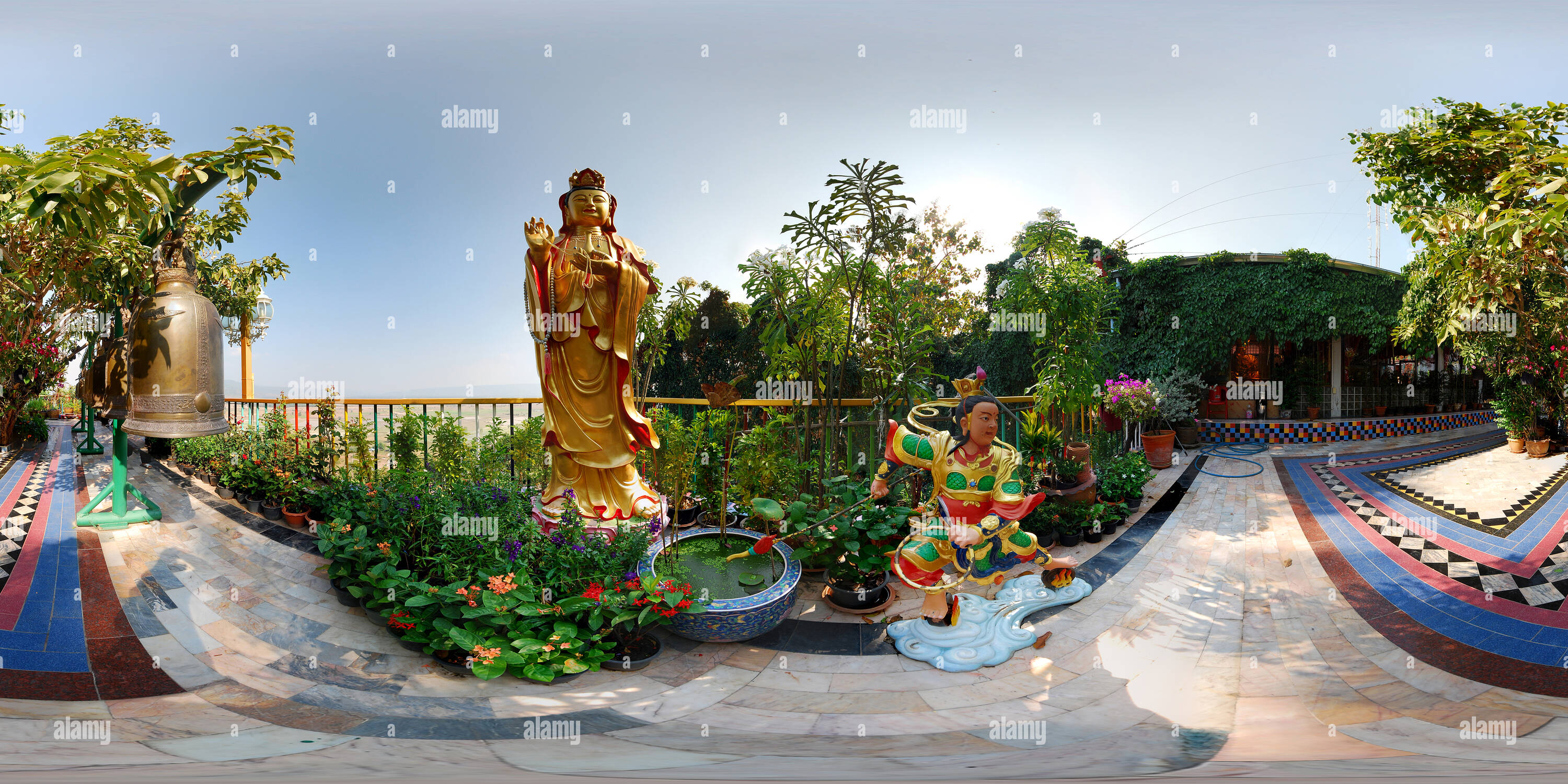 360 Grad Panorama Ansicht von Xitehuktueng vegetarische Halle - phitsanulok - Thailand - bodhisattva - Guan-im