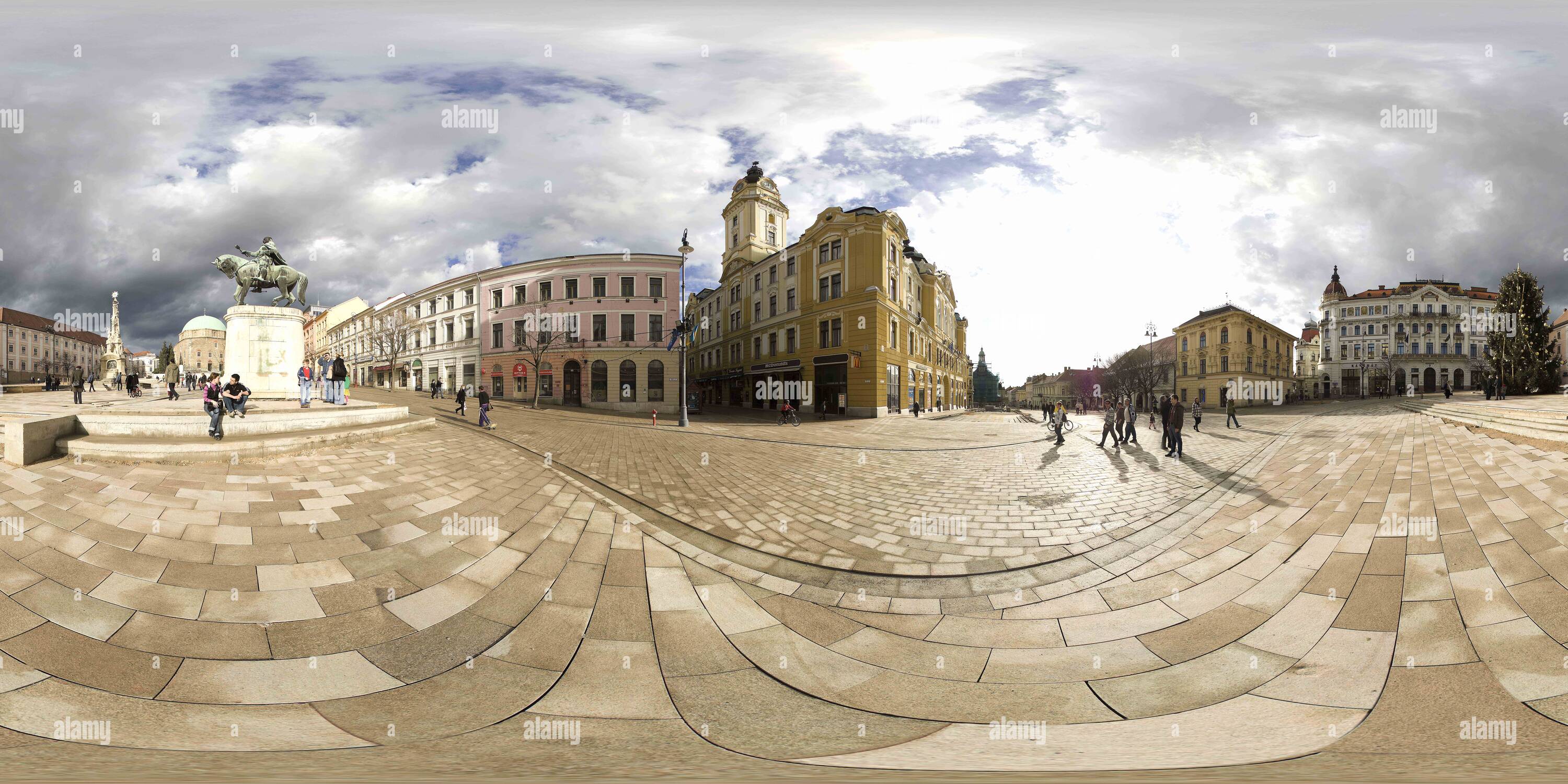 360 Grad Panorama Ansicht von Széchenyi István tér Pécs