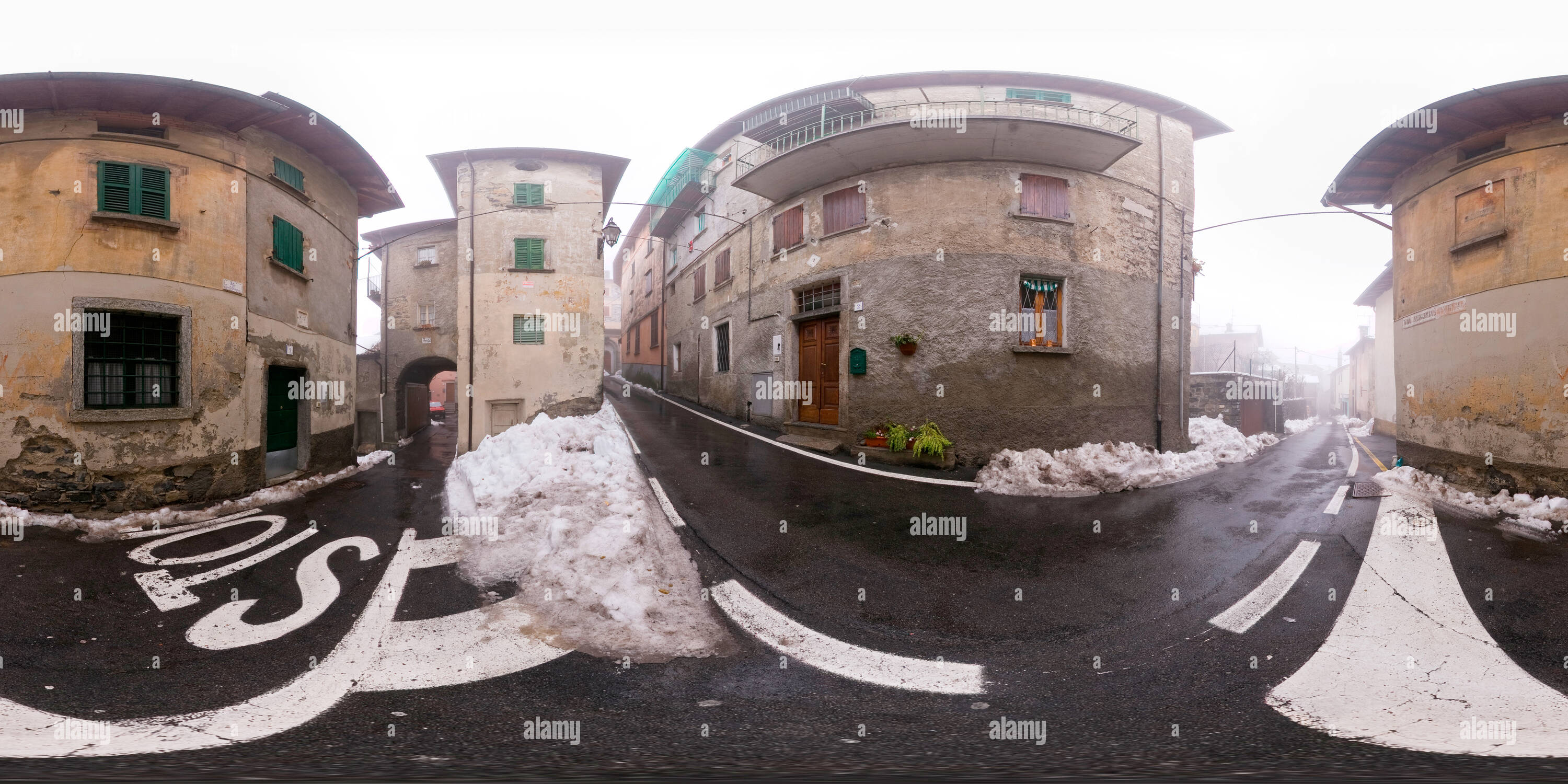 360 Grad Panorama Ansicht von Verbündete in Casasco d'Intelvi Tal