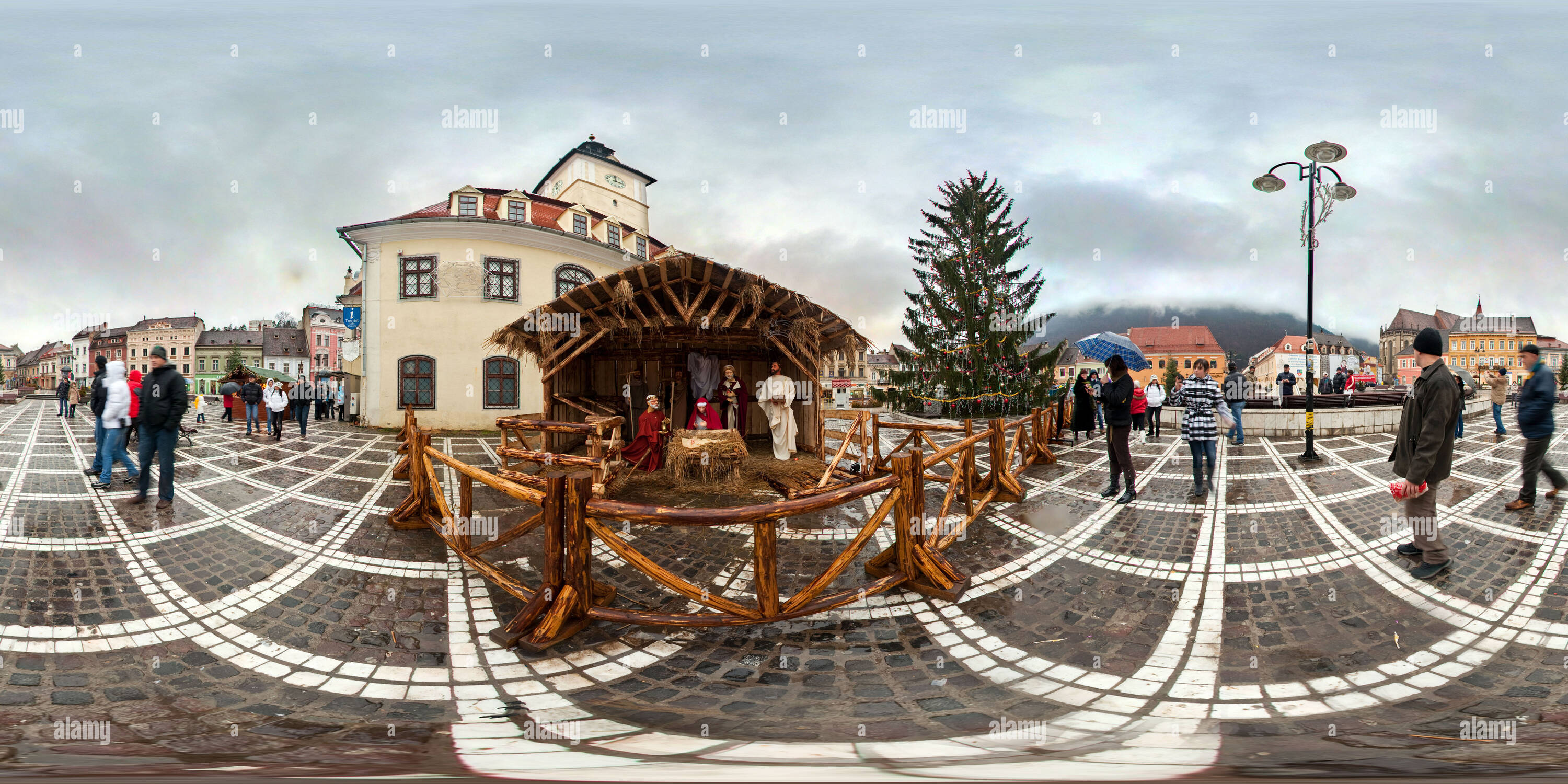 360 Grad Panorama Ansicht von Neujahr ohne Schnee in der Innenstadt von Brasov