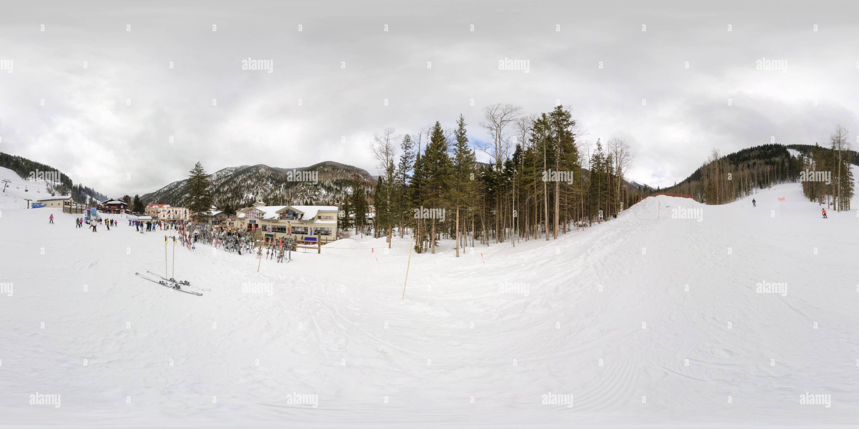 360 Grad Panorama Ansicht von Taos Ski Valley Base