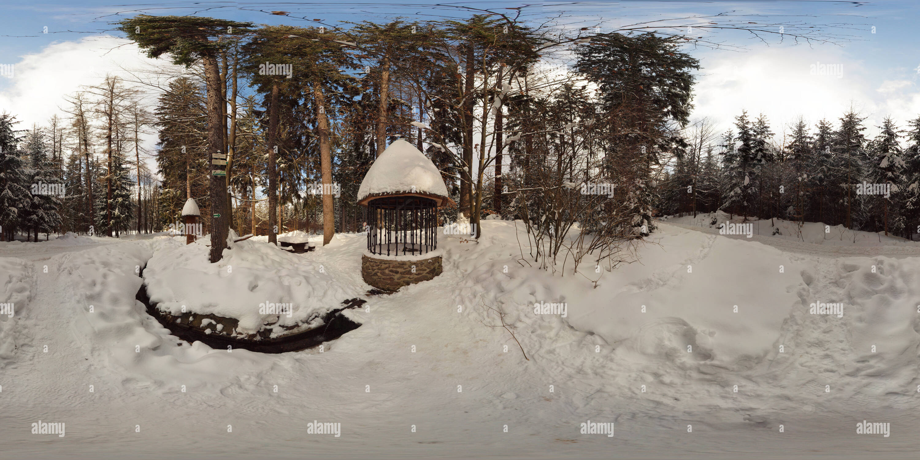 360 Grad Panorama Ansicht von 'Silver Frühling" in der Nähe von Kremesnik Hill