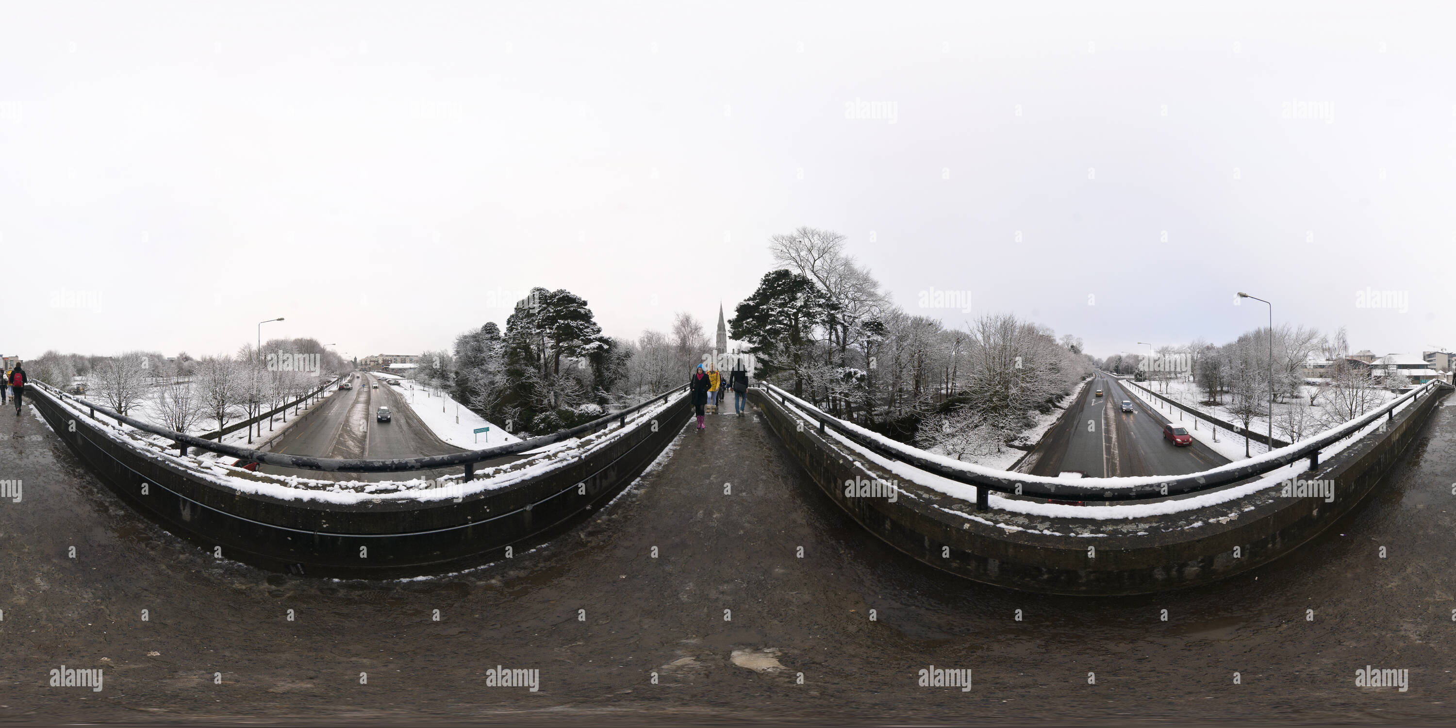 360 Grad Panorama Ansicht von Die Fußgängerbrücke verbindet die NUI North & South Campus