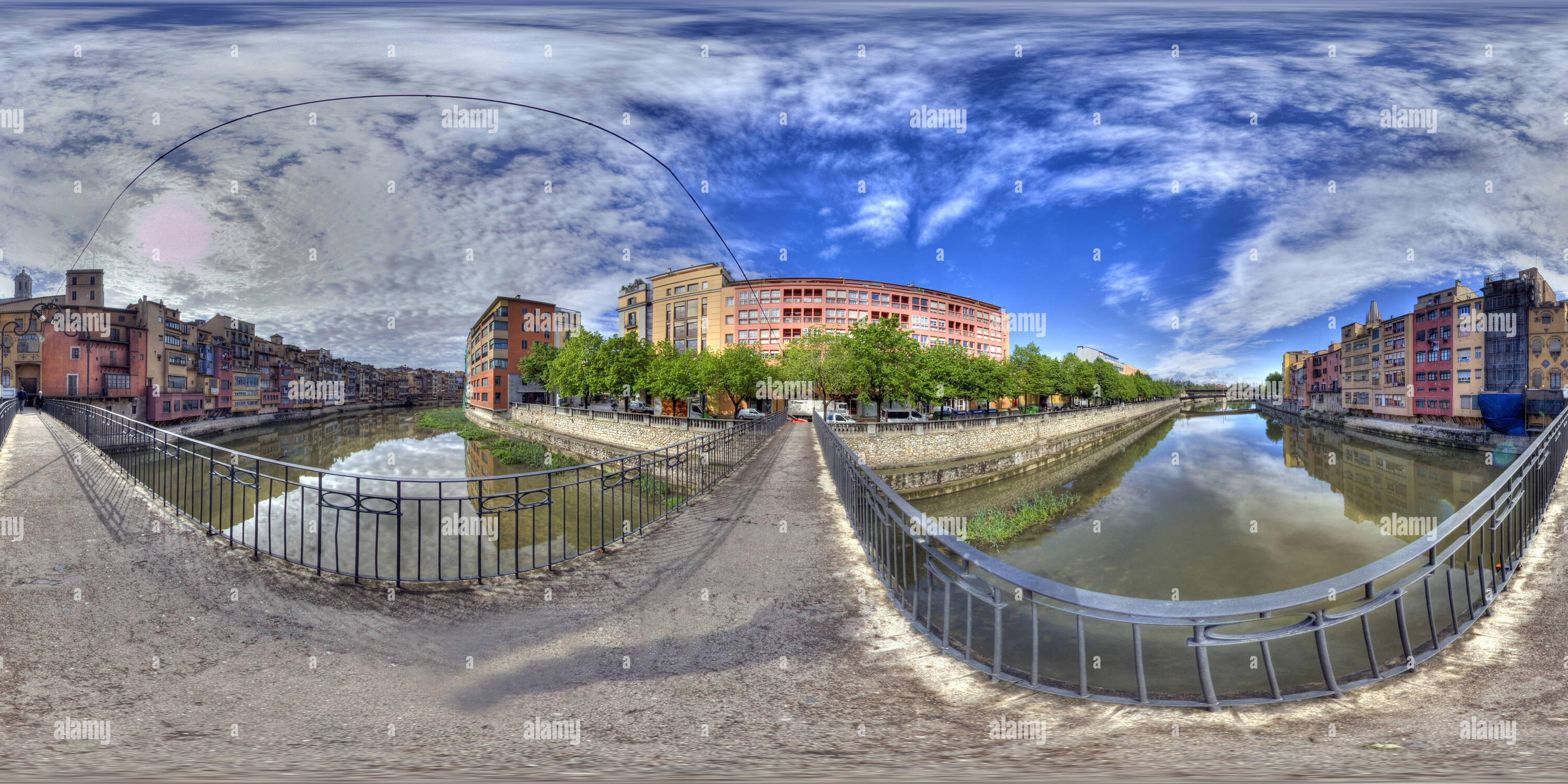 360 Grad Panorama Ansicht von Sobre el Puente, en el Rio Onyar