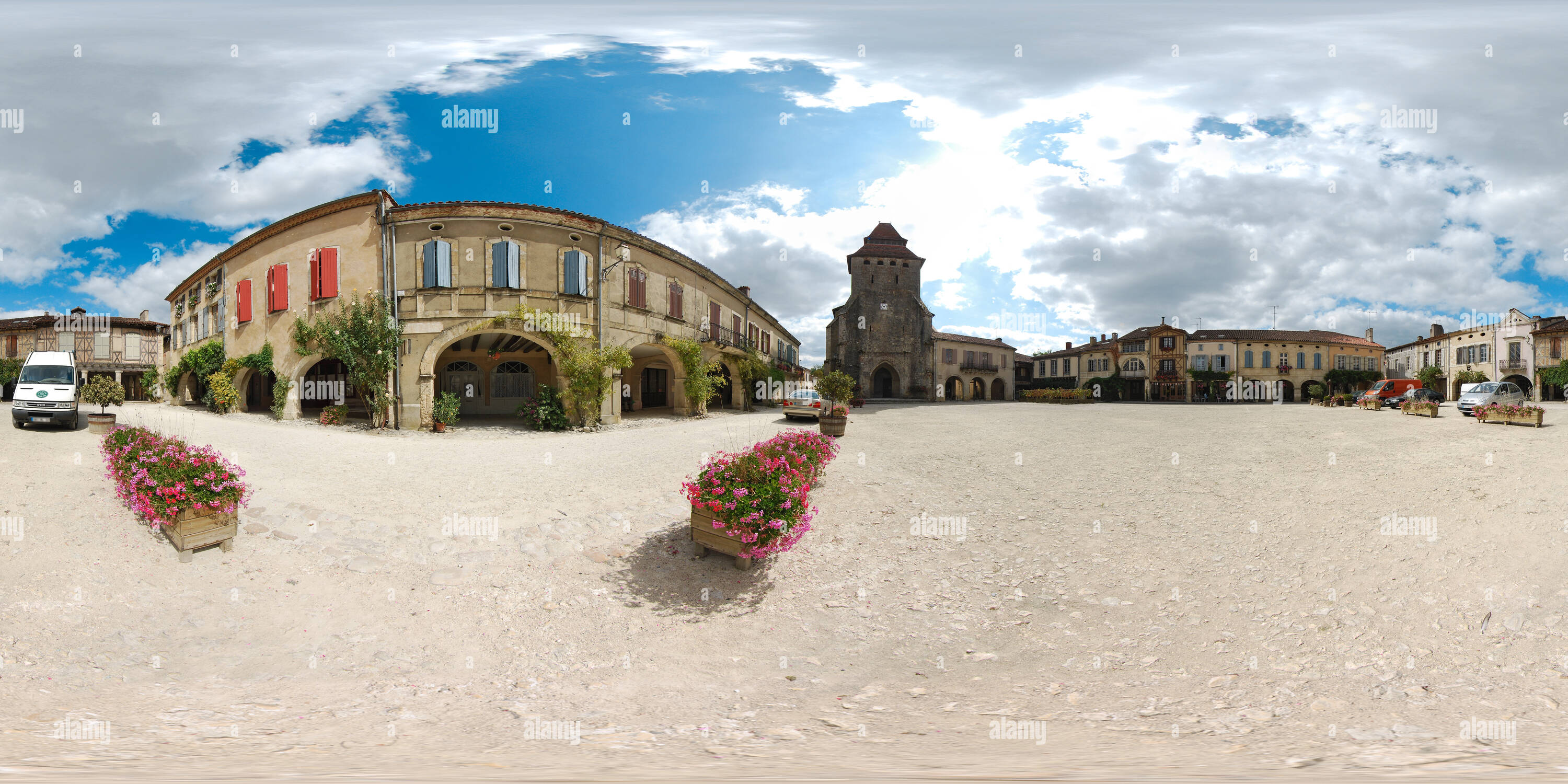 360 Grad Panorama Ansicht von La Place Royale de Labastide-d'Armagnac - Frankreich