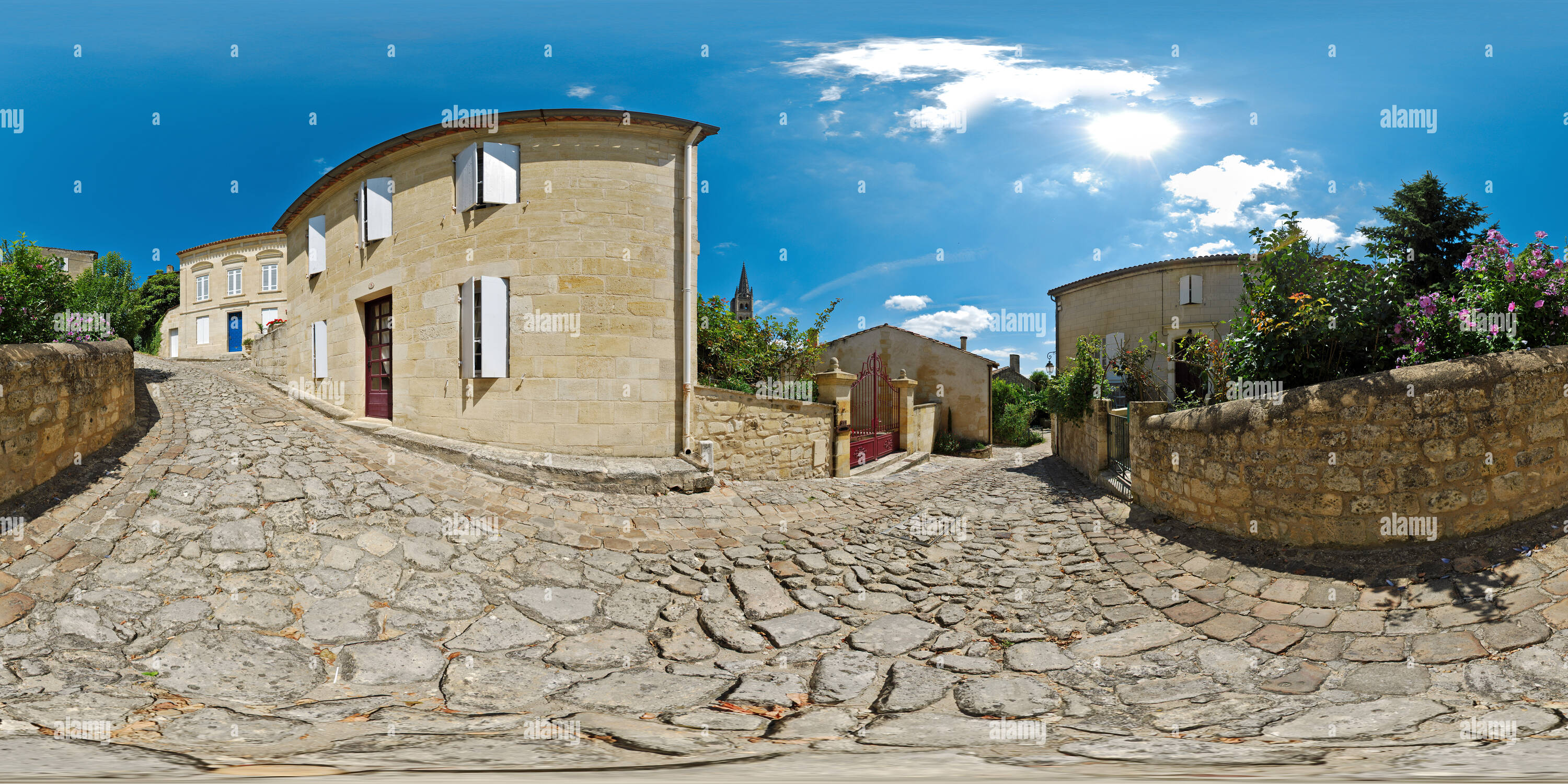 360 °Ansicht auf SaintEmilion une rue Pavée Alamy