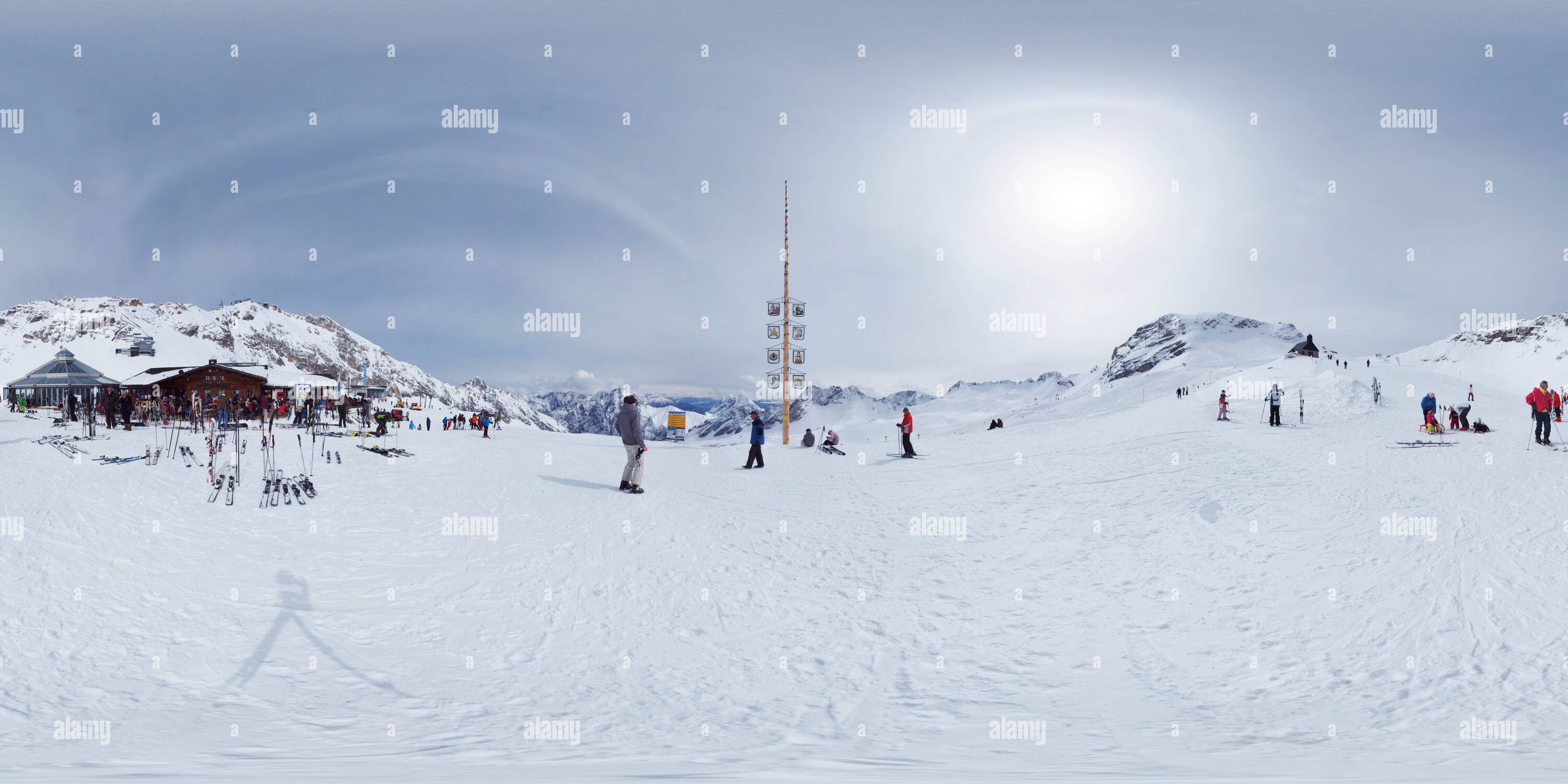 360 Grad Panorama Ansicht von Maibaum auf der Zugspitze