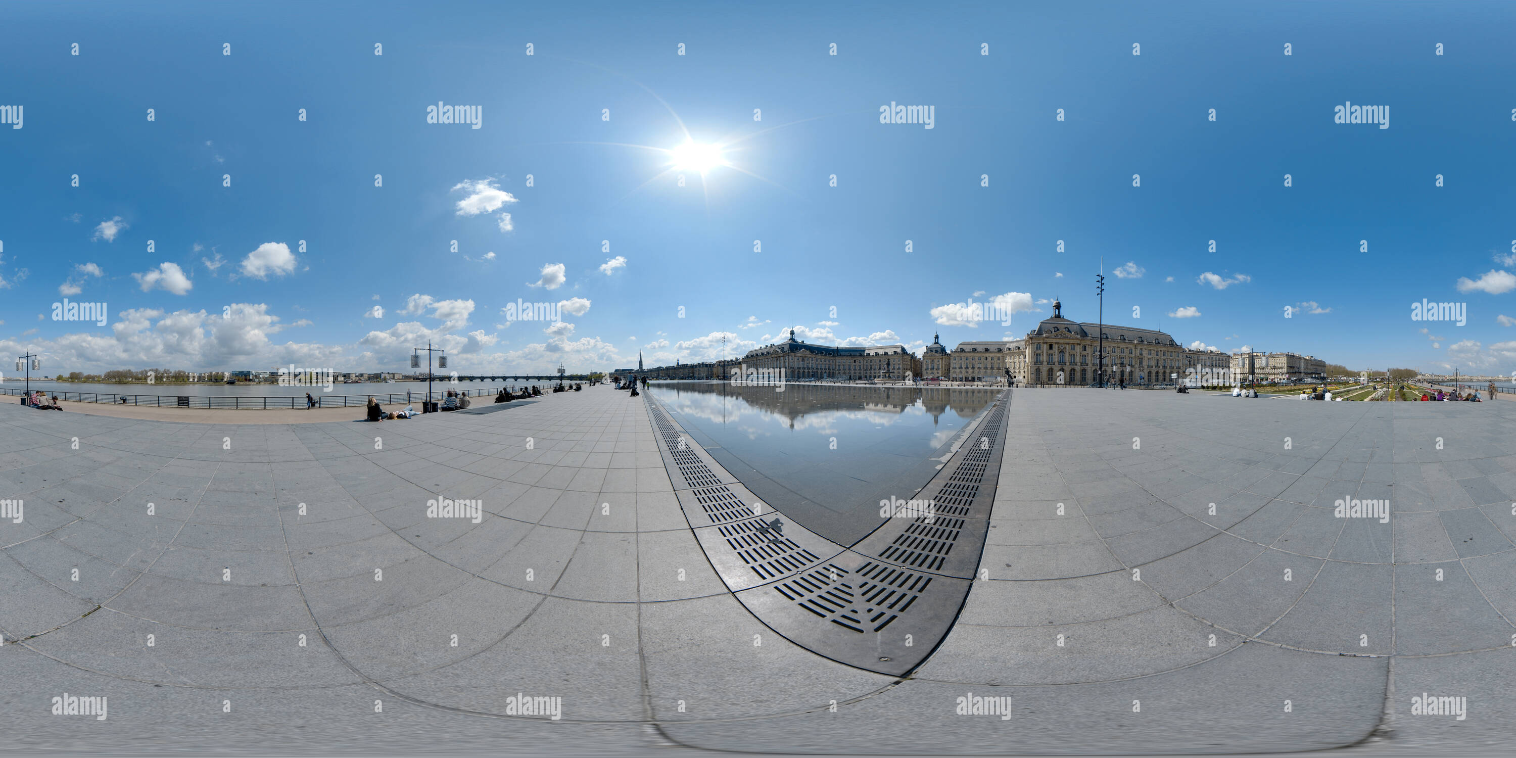 360 Grad Panorama Ansicht von Le miroir d'eau Sur Les Quais de Bordeaux - Frankreich
