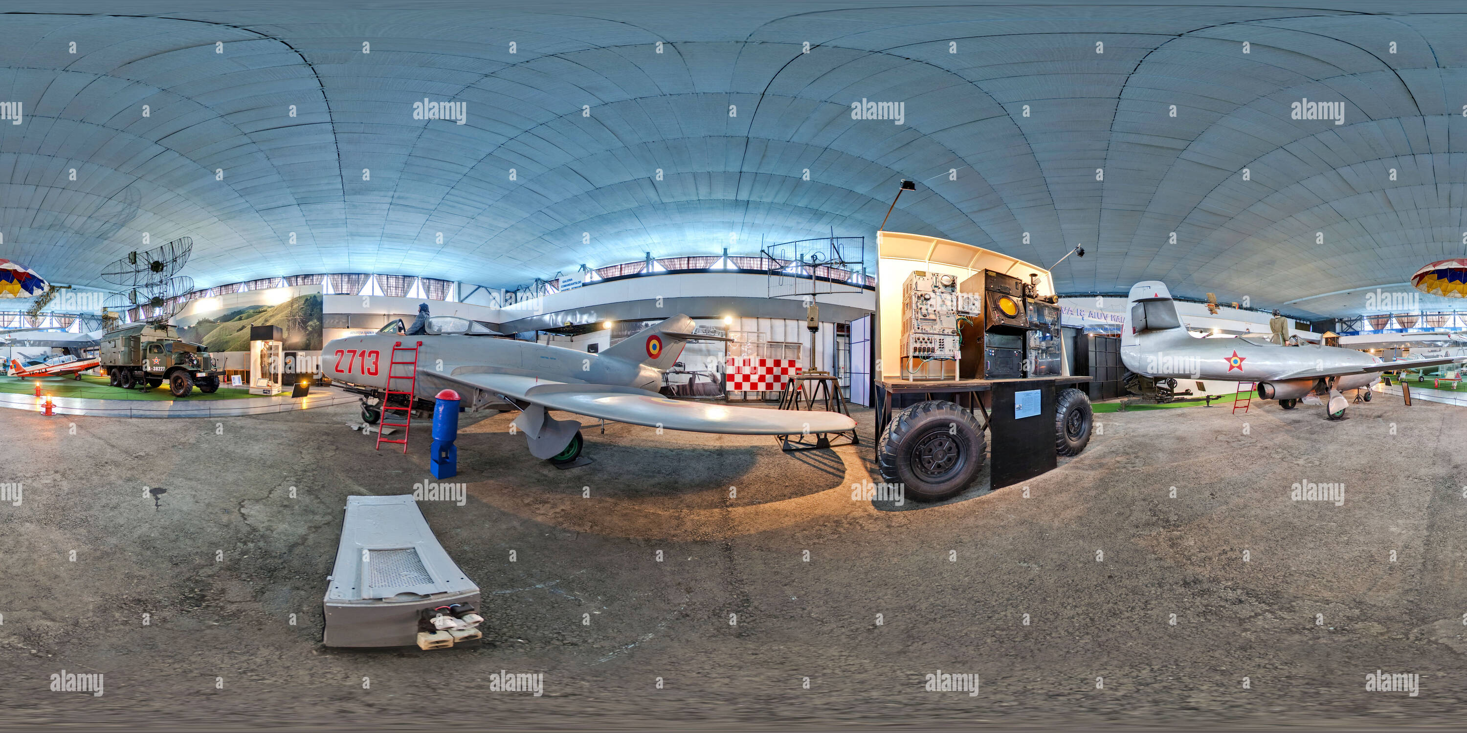 360 Grad Panorama Ansicht von Das Luftfahrtmuseum in Bukarest (11)