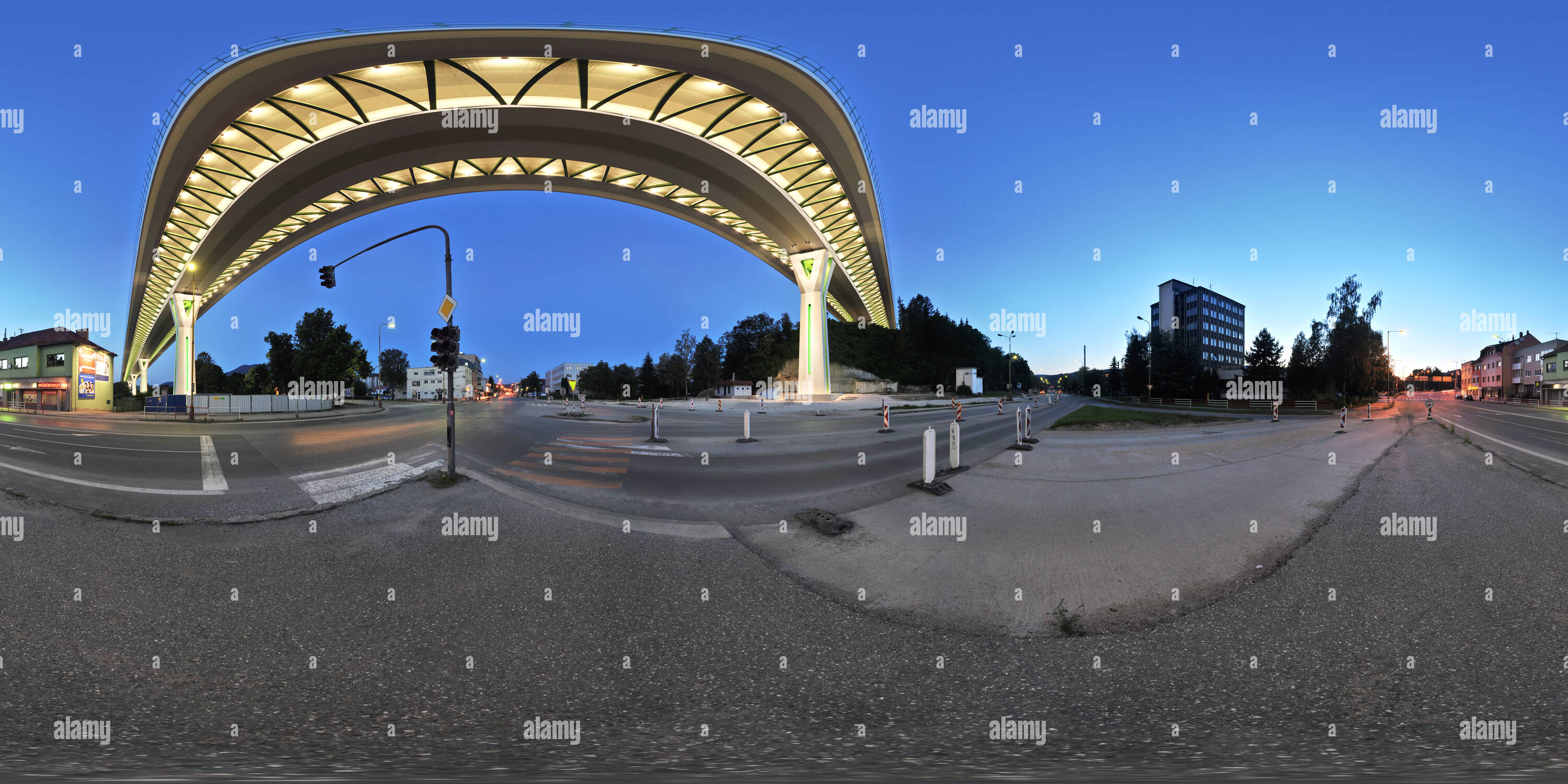 360 Grad Panorama Ansicht von Autobahnbrücke D1 in Povazska Bystrica Juni 2010