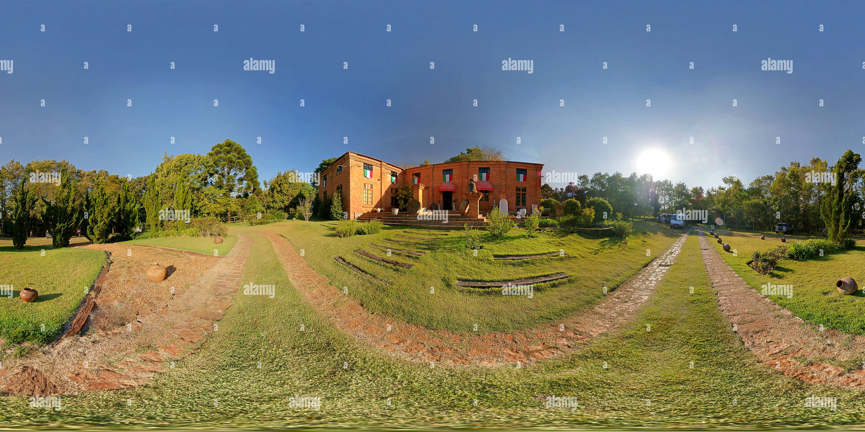 360 Grad Panorama Ansicht von Vila del Capo Antik Shop, Restaurant und Baumschule in Brotas SP