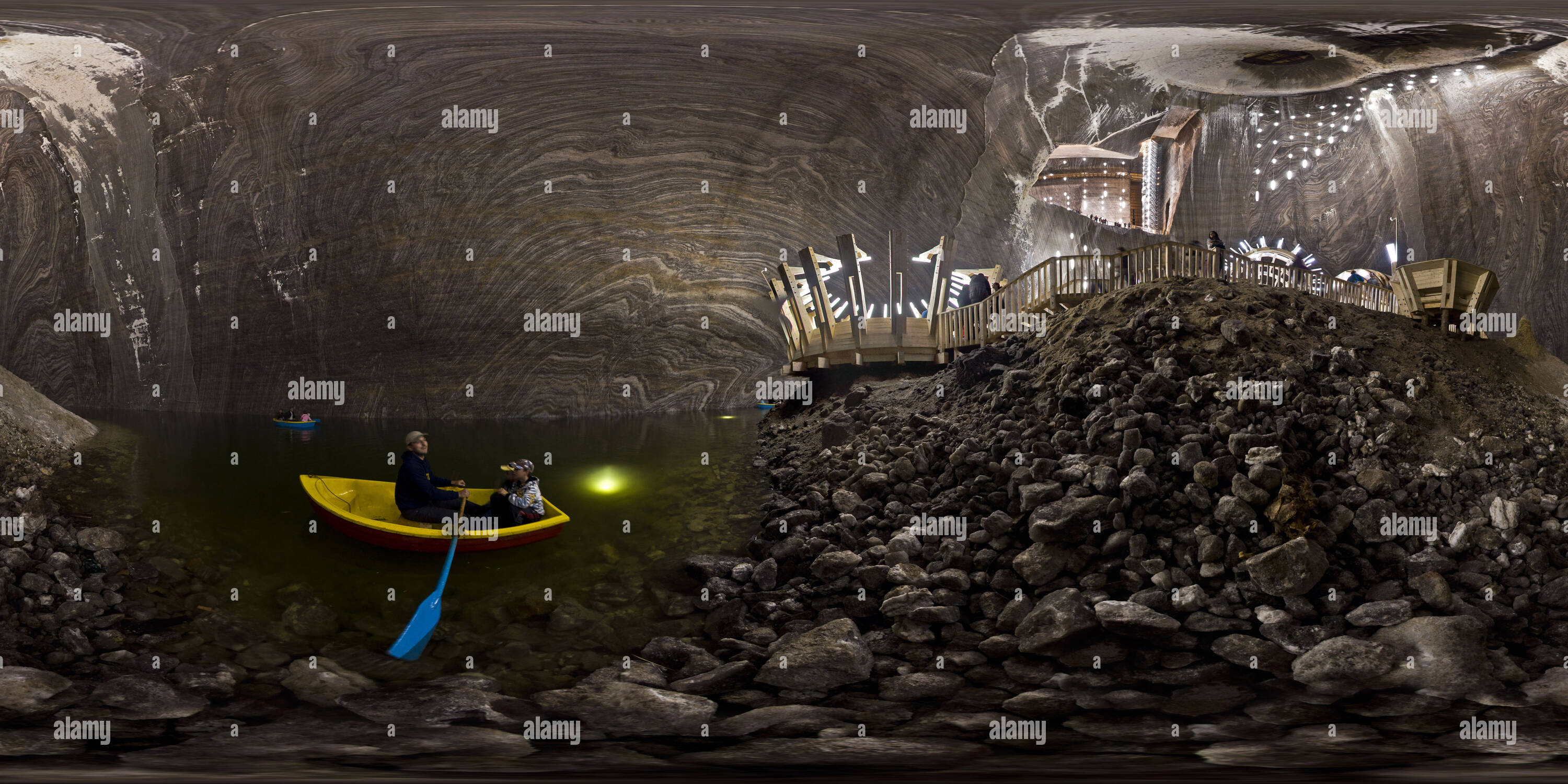 360 Grad Panorama Ansicht von Bootsfahrt auf dem See in der salzmine Werk Turda