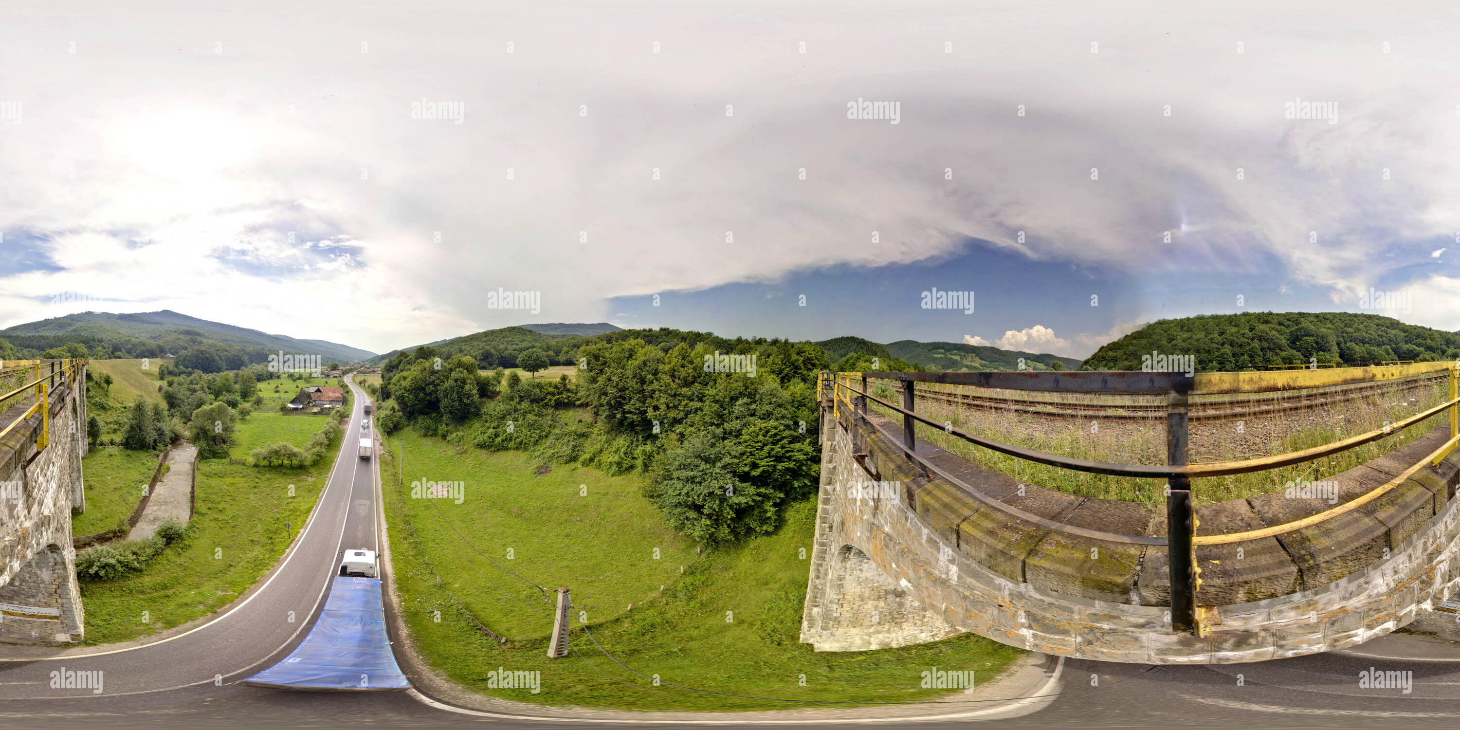 360 Grad Panorama Ansicht von Die Stonebridge der Eisenbahn in Teliu