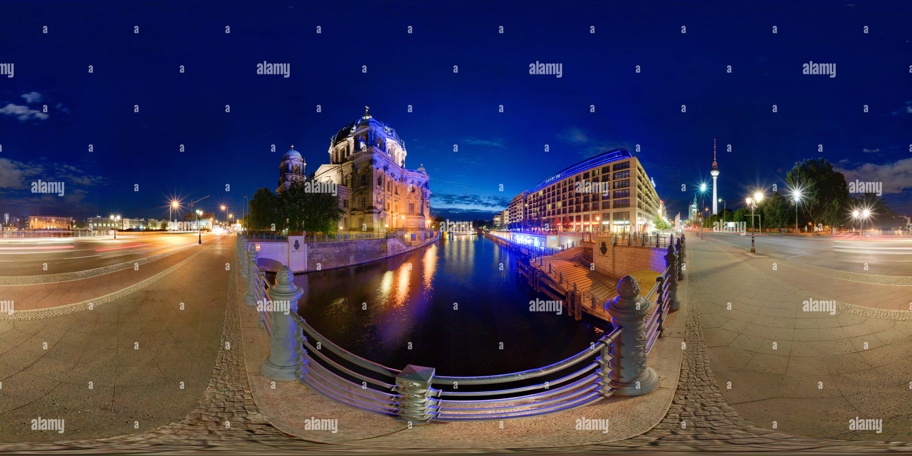 360 Grad Panorama Ansicht von Dom Berlin und DDR-Museum