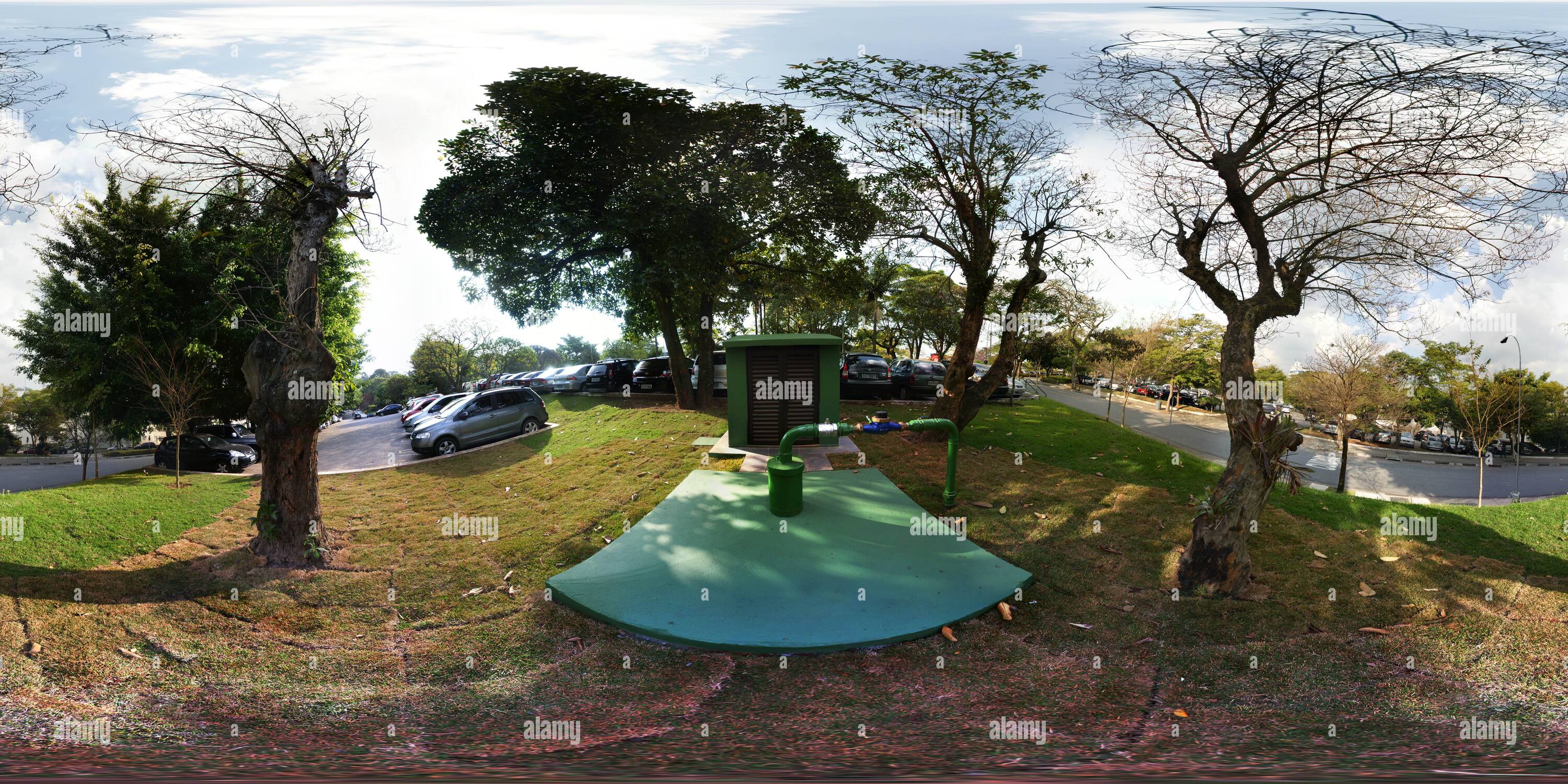 360 Grad Panorama Ansicht von Poco Profundo de Agua para tratamento da Allgemein Wasser na Cidade de Deus keine Bradesco