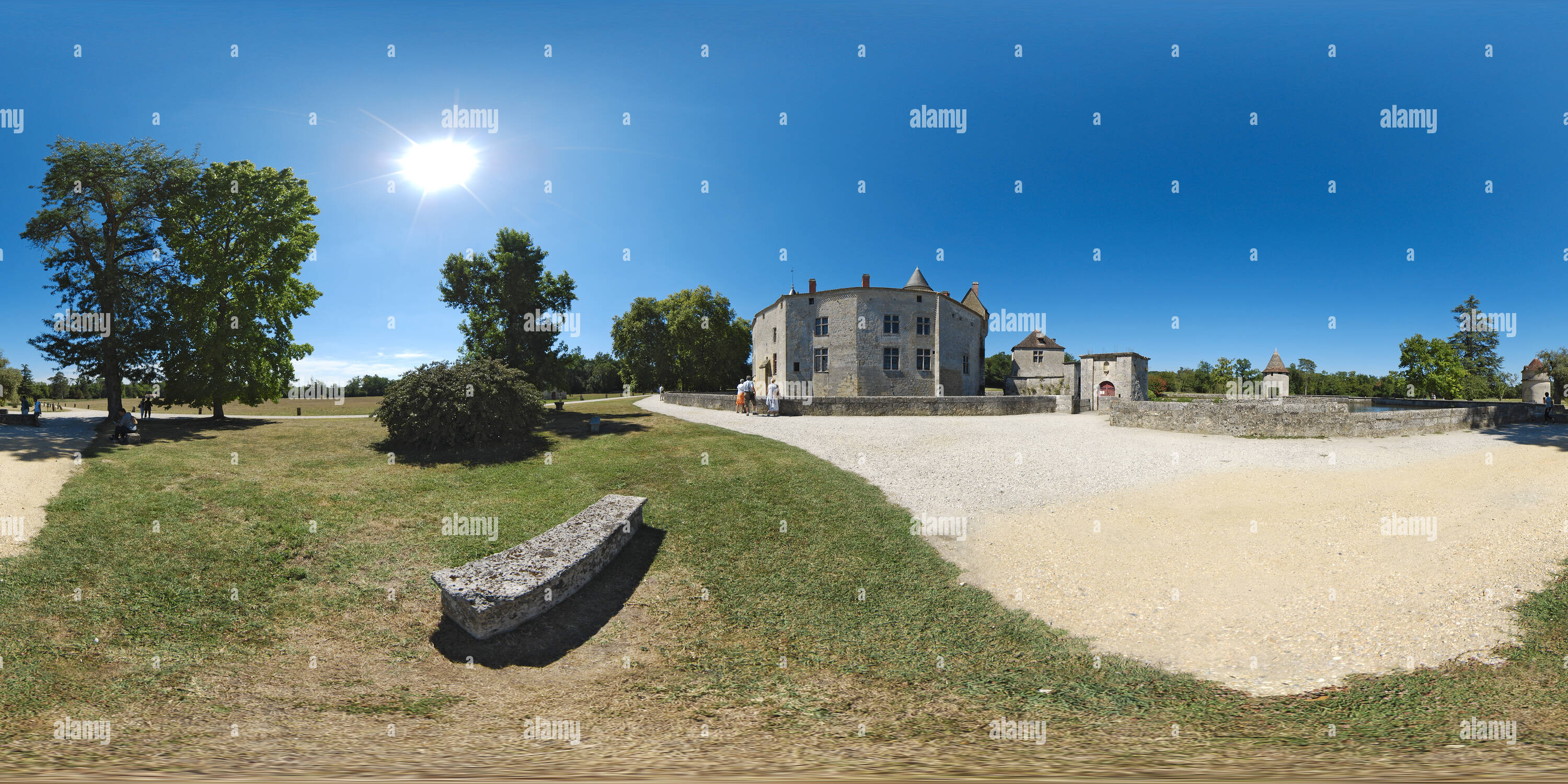 360 Grad Panorama Ansicht von Le Château de La Brède et Son Parc - Frankreich