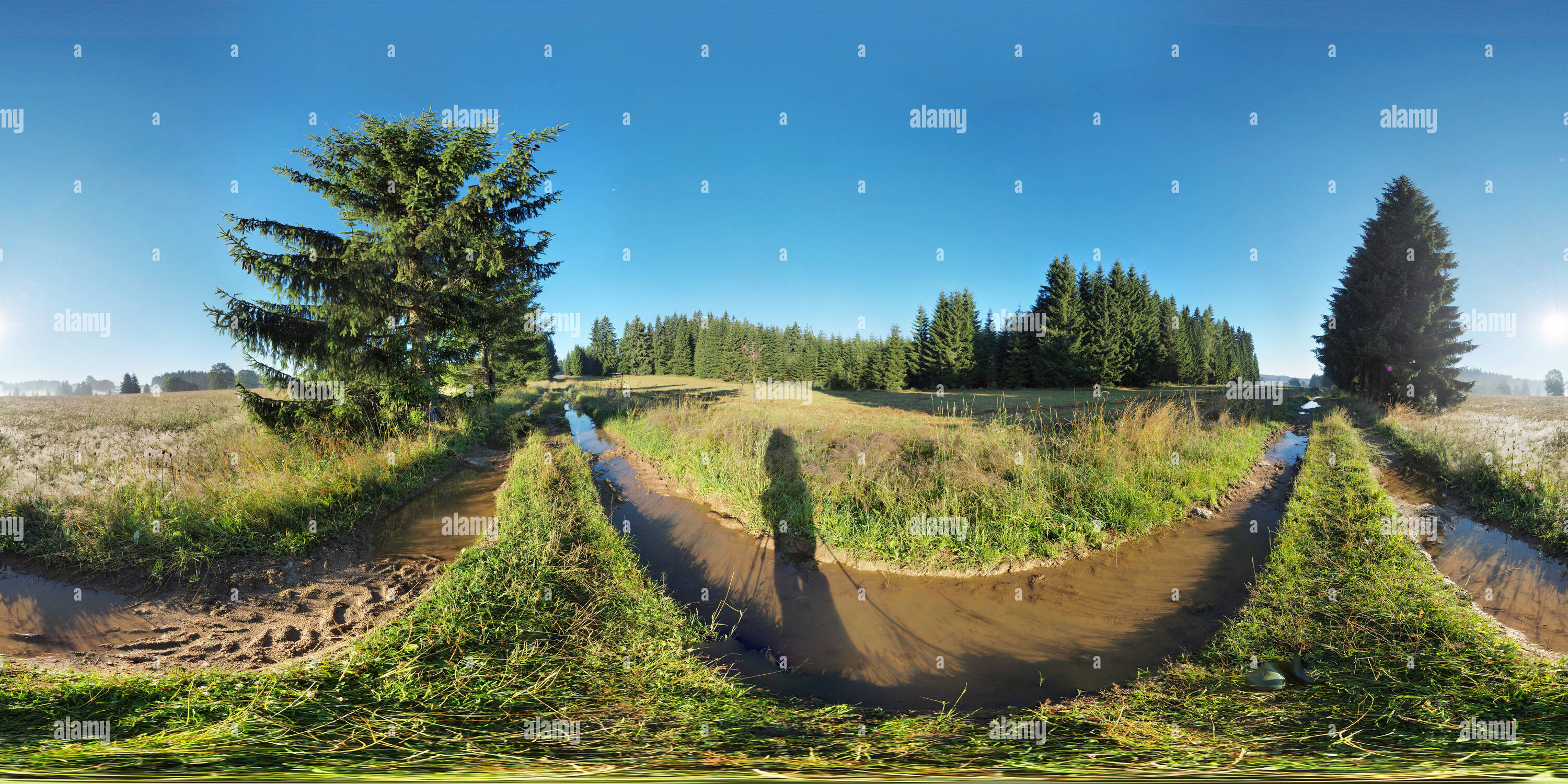 360 Grad Panorama Ansicht von Novohradske Berge - Weg