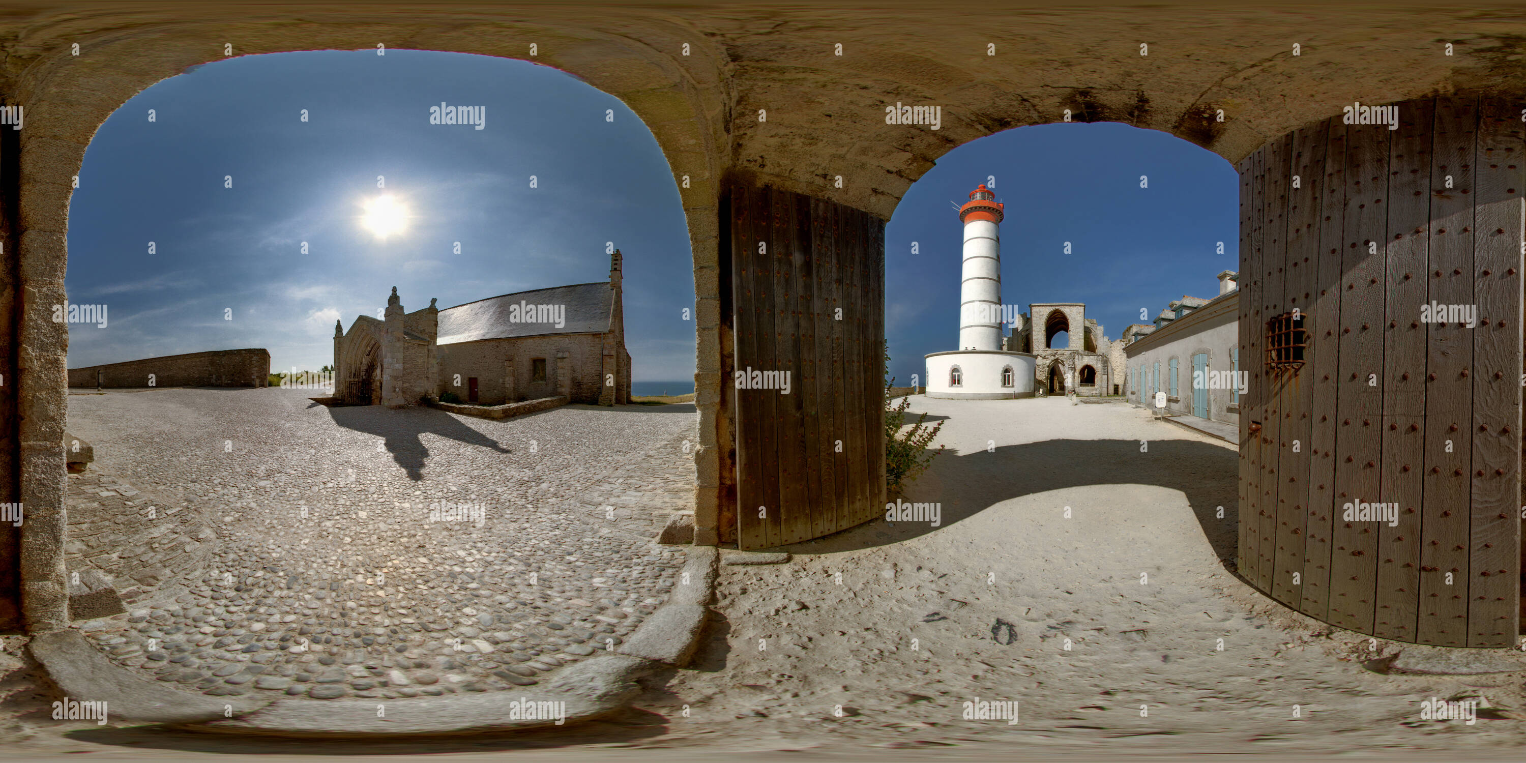 360 Grad Panorama Ansicht von La Chapelle Notre-Dame-des-Grâces, le Phare et l'Abbaye de la Pointe Saint-Mathieu