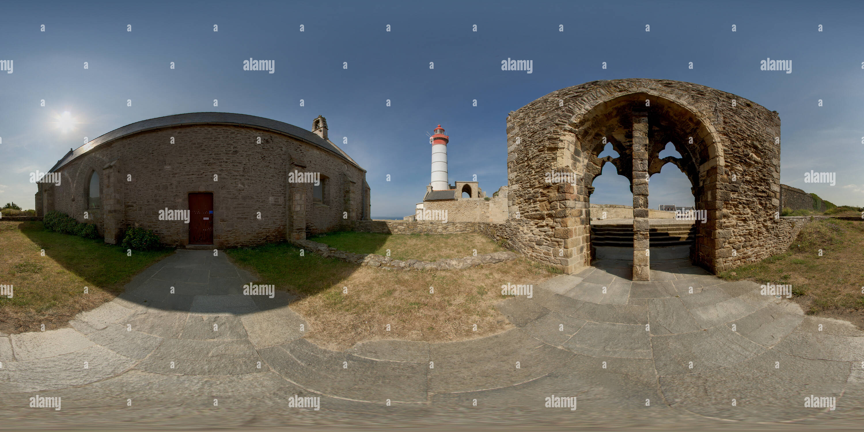 360 Grad Panorama Ansicht von La Chapelle Notre-Dame-des-Grâces, le Phare et l'Abbaye de la Pointe Saint-Mathieu