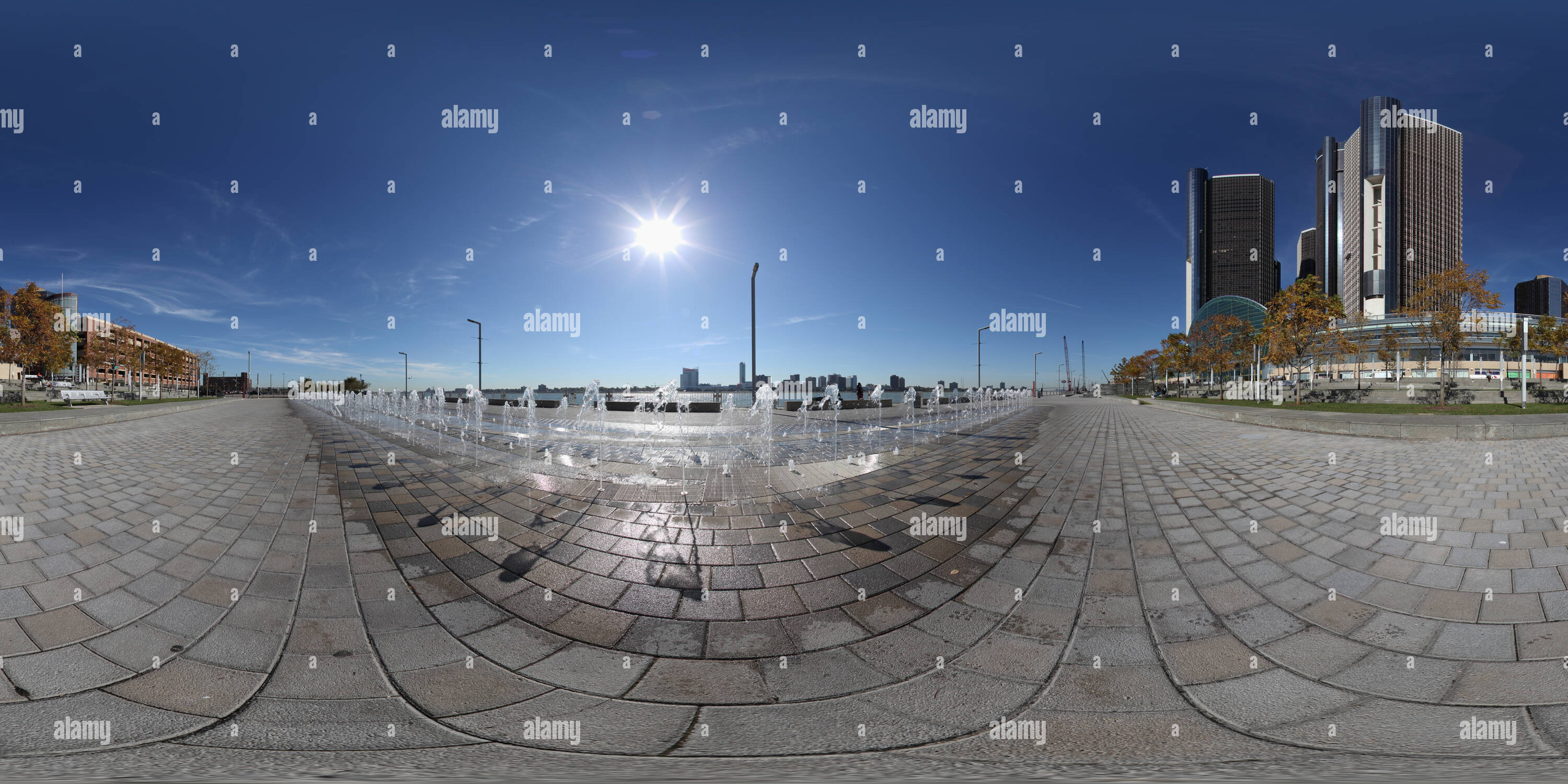 360 Grad Panorama Ansicht von Brunnen am GM Plaza/Detroit RiverWalk