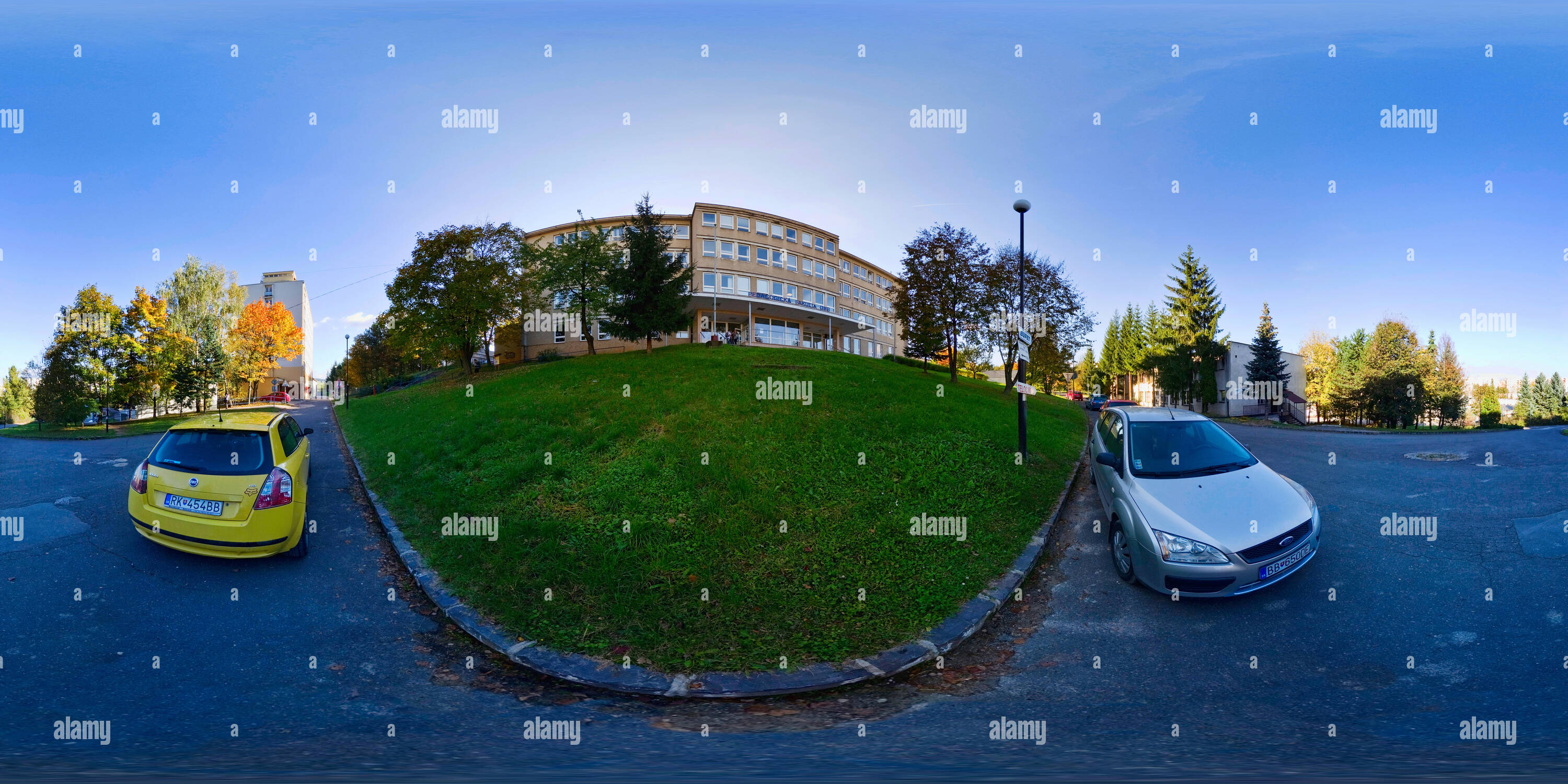 360 Grad Panorama Ansicht von Uiverzita Mateja Bela, Pedagogická fakulta/Fakultät der Matej Bel Universität