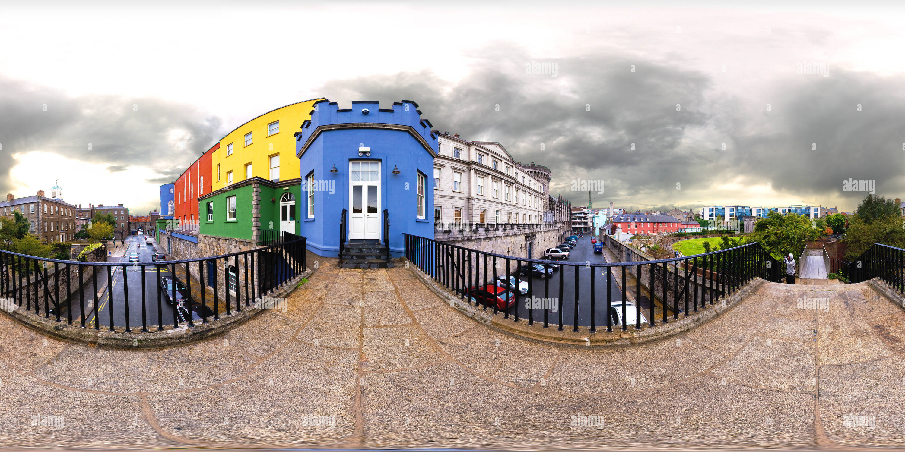 360 Grad Panorama Ansicht von Bunte Seite des Dublin Castle