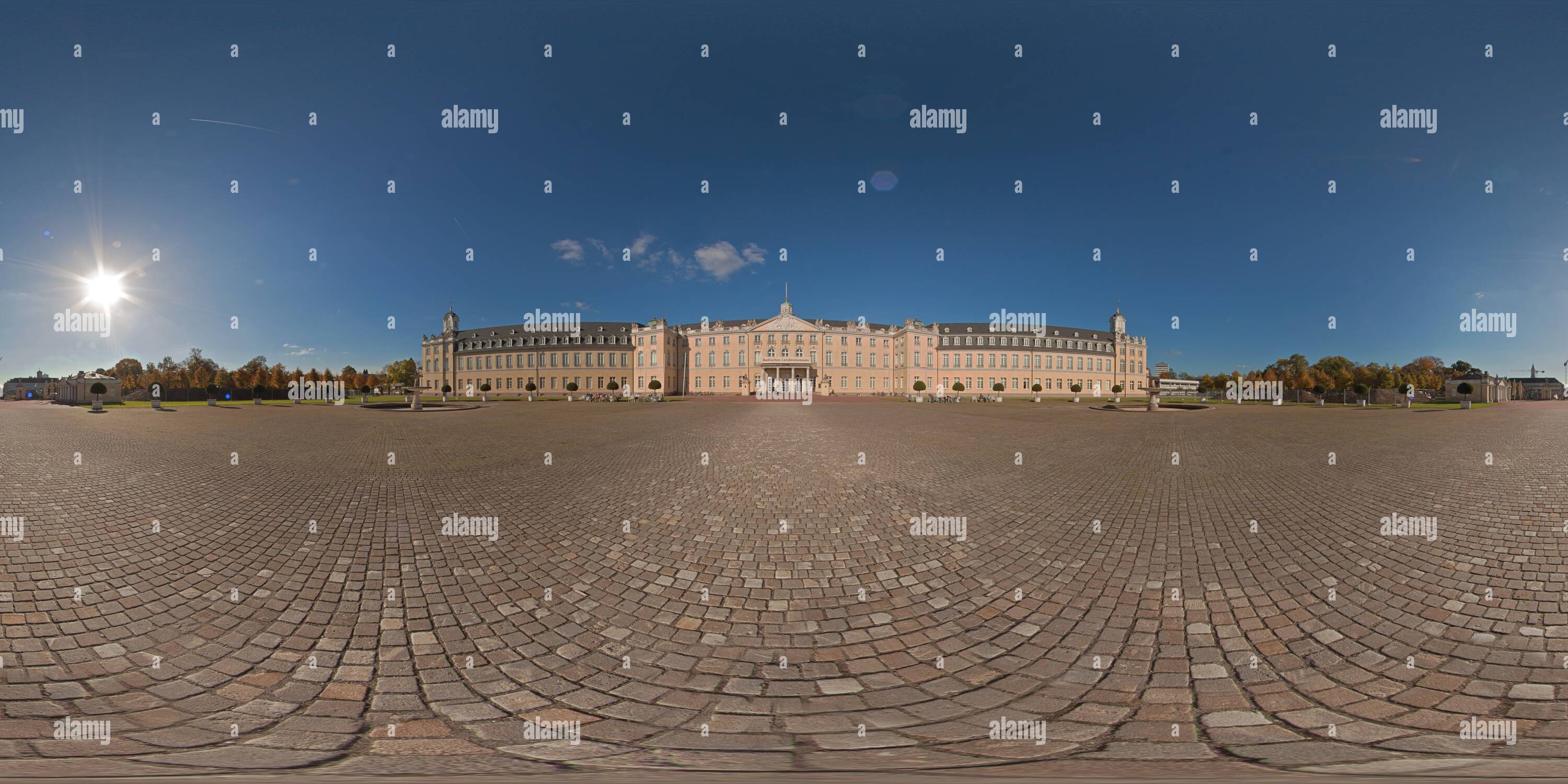 360 Grad Panorama Ansicht von Schloss und Gärten in Karlsruhe, Deutschland