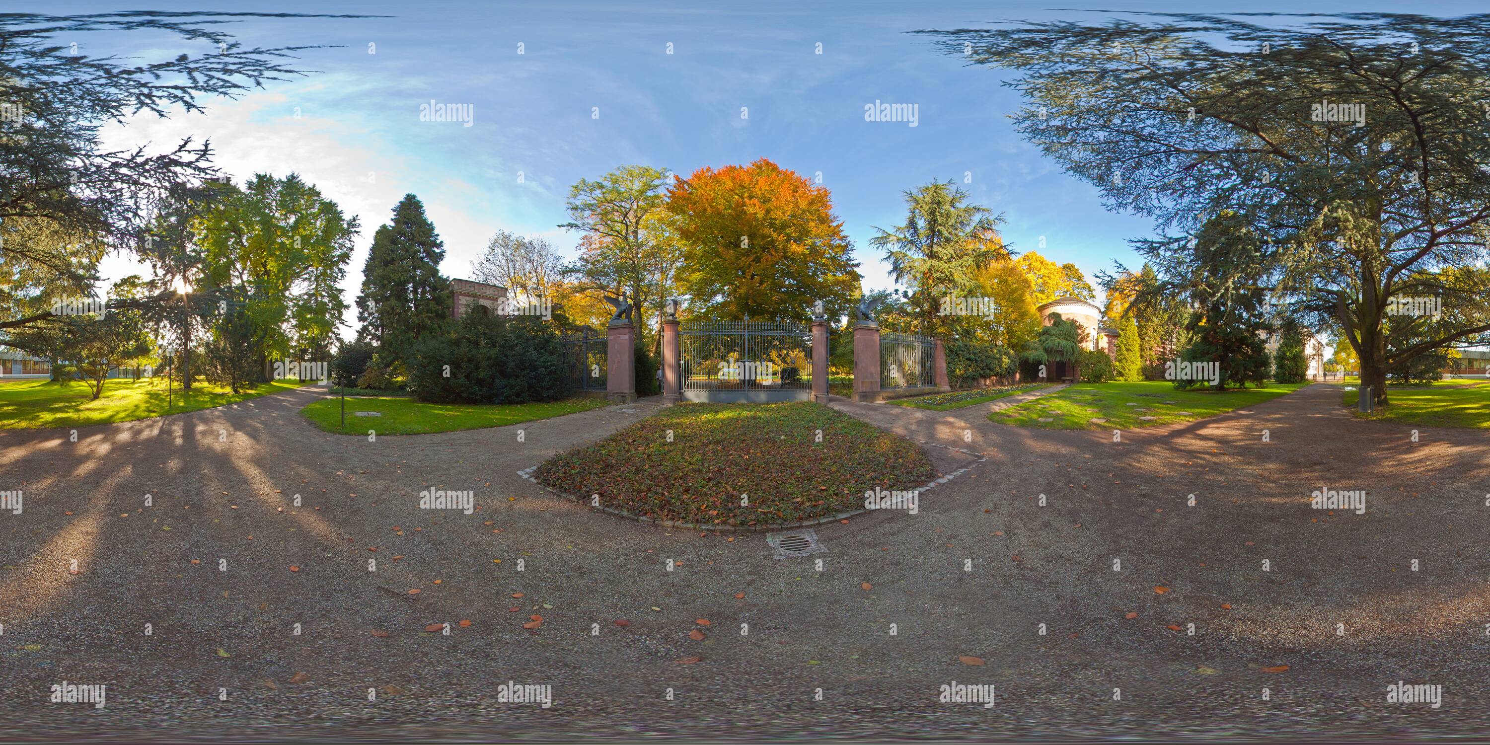 360 Grad Panorama Ansicht von Schloss und Gärten in Karlsruhe, Deutschland