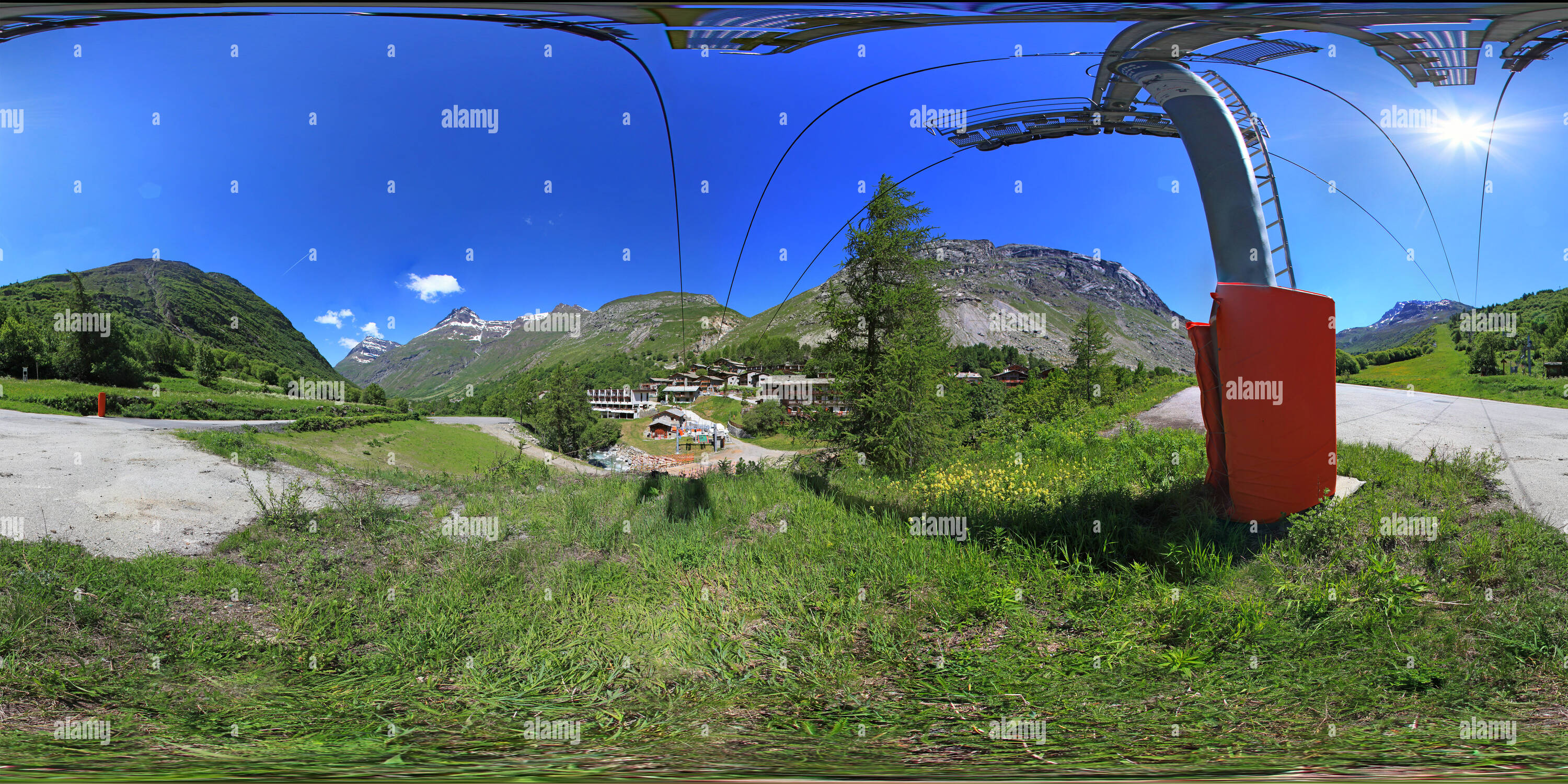 360 Grad Panorama Ansicht von Bonneval Sur Arc-Pied de Pisten en Été